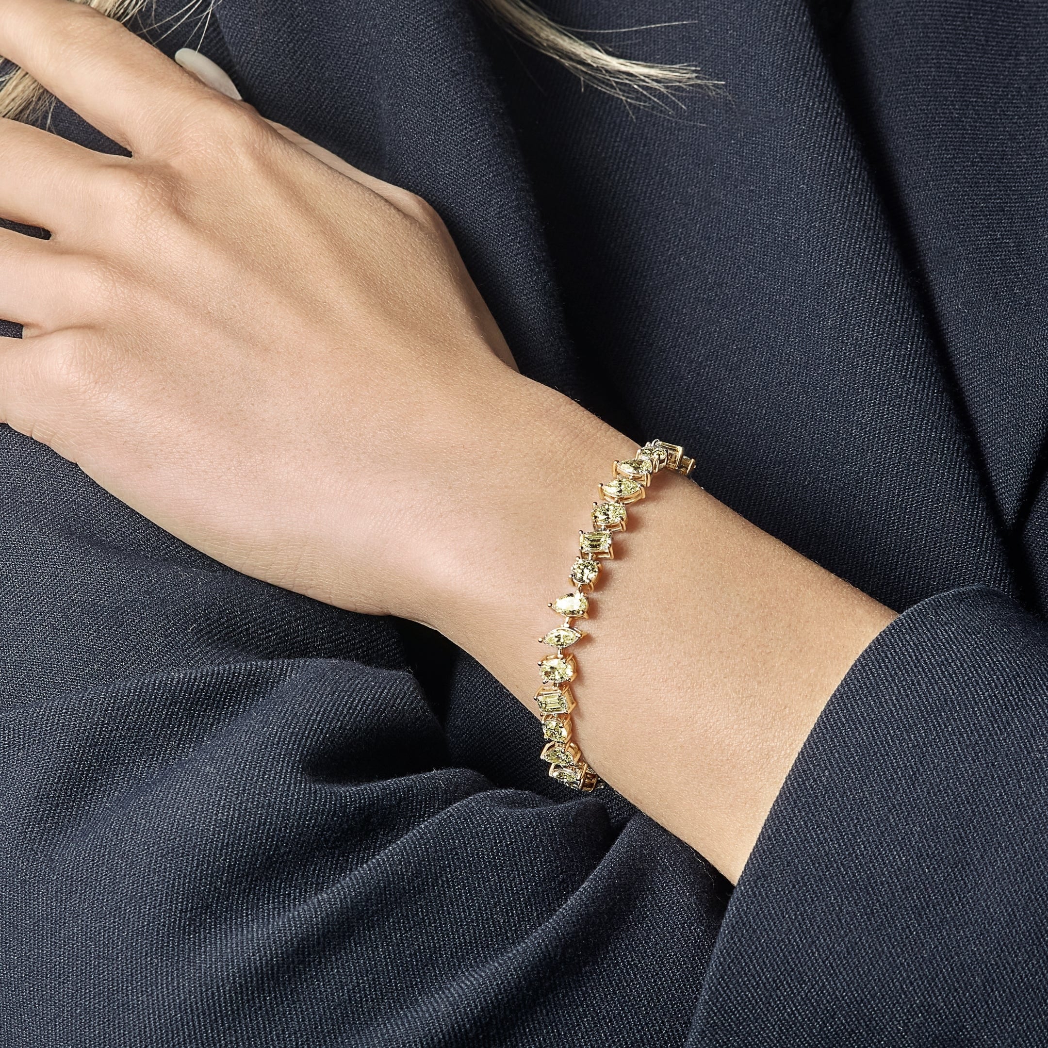 aria-13-carat-fancy-yellow-diamond-bracelet-jewels-aficionado-1146589326.jpg