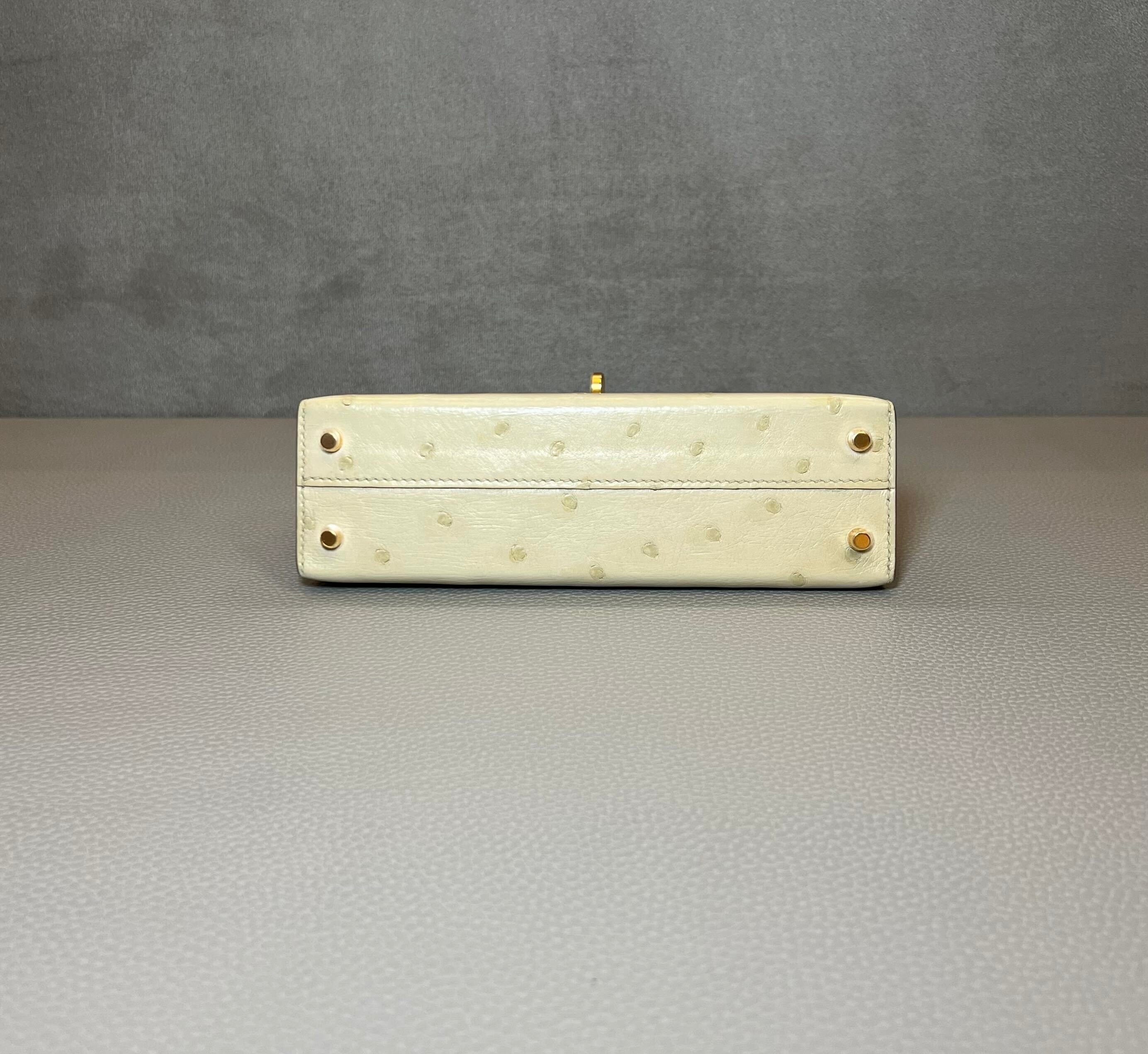 Hermès Beton / Craie Mini Kelly Sellier 20 Ostrich Gold Hardware
