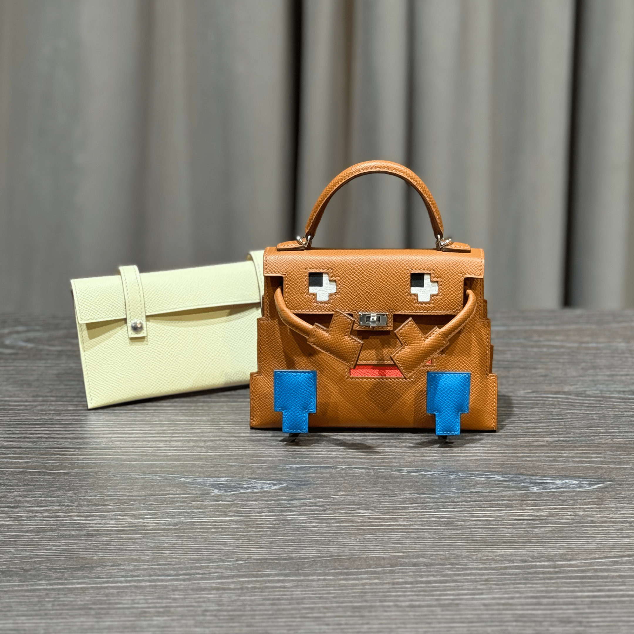 Hermès Gold Mini Kelly Doll 20 Quelle Idolle Picto Epsom Palladium Hardware Limited Edition