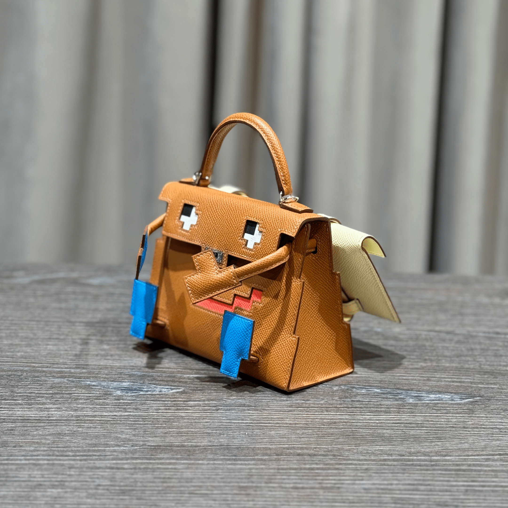 Hermès Gold Mini Kelly Doll 20 Quelle Idolle Picto Epsom Palladium Hardware Limited Edition