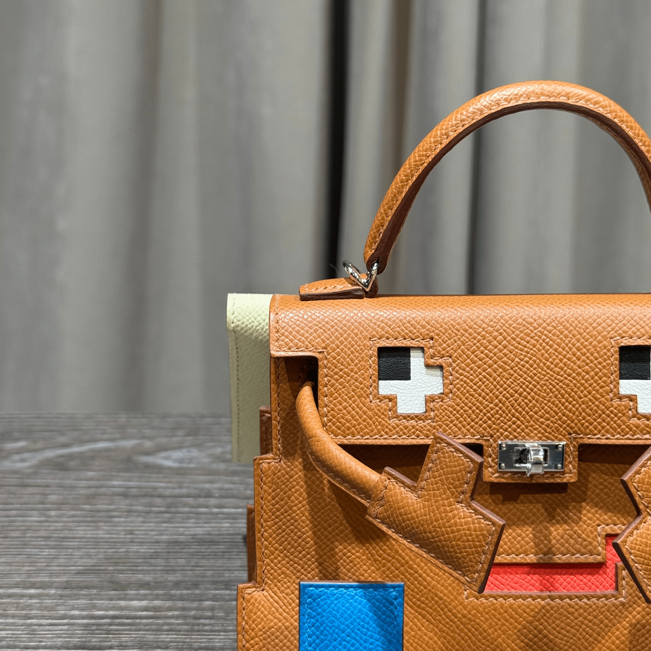 Hermès Gold Mini Kelly Doll 20 Quelle Idolle Picto Epsom Palladium Hardware Limited Edition