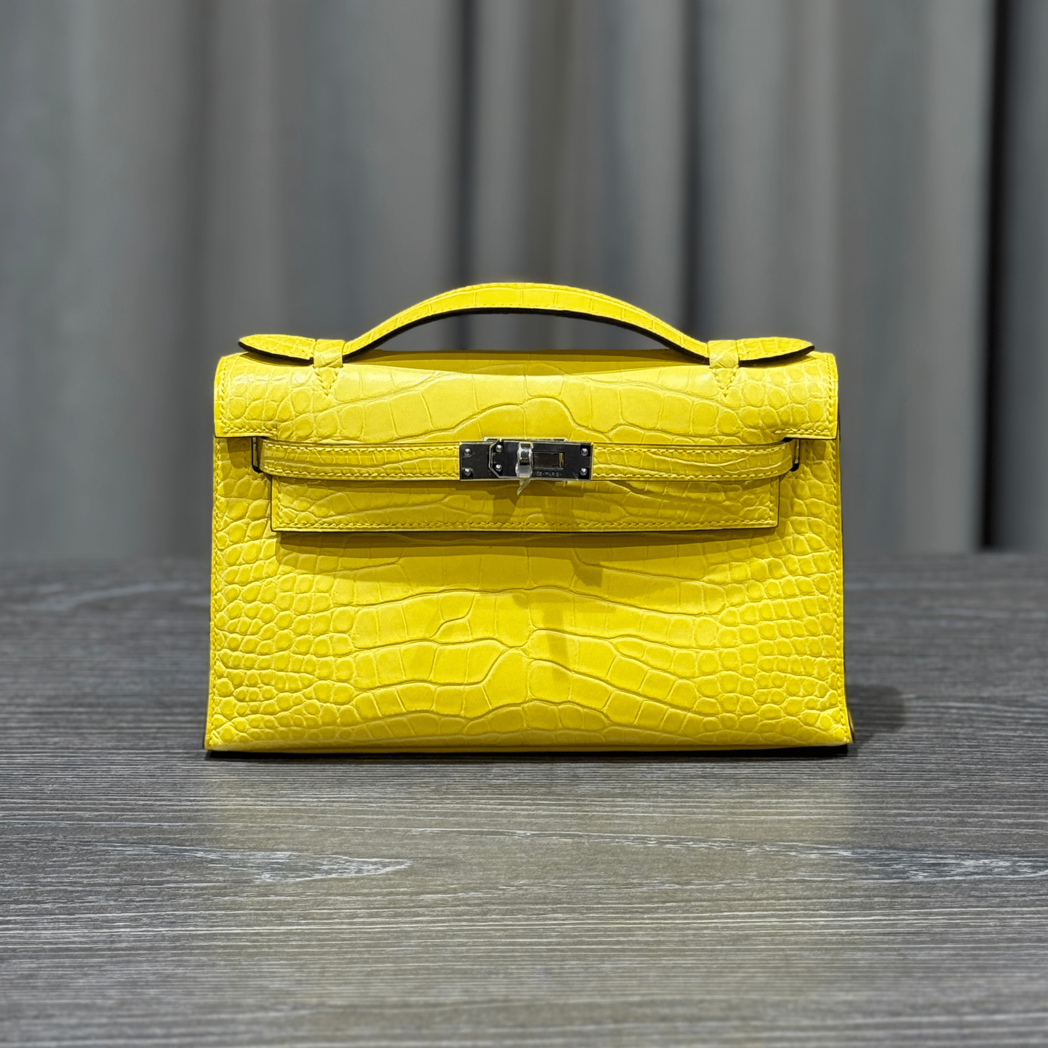 hermes-mimosa-kelly-pochette-clutch-alligator-palladium-hardware-hermes-1161695866.png