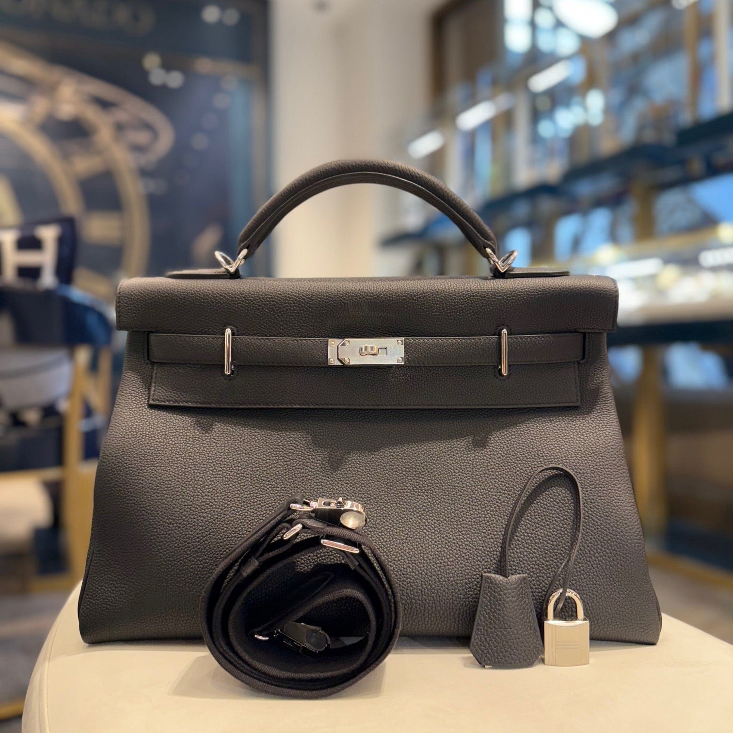 Hermès Noir Kelly 42 Maxi Togo Palladium Hardware