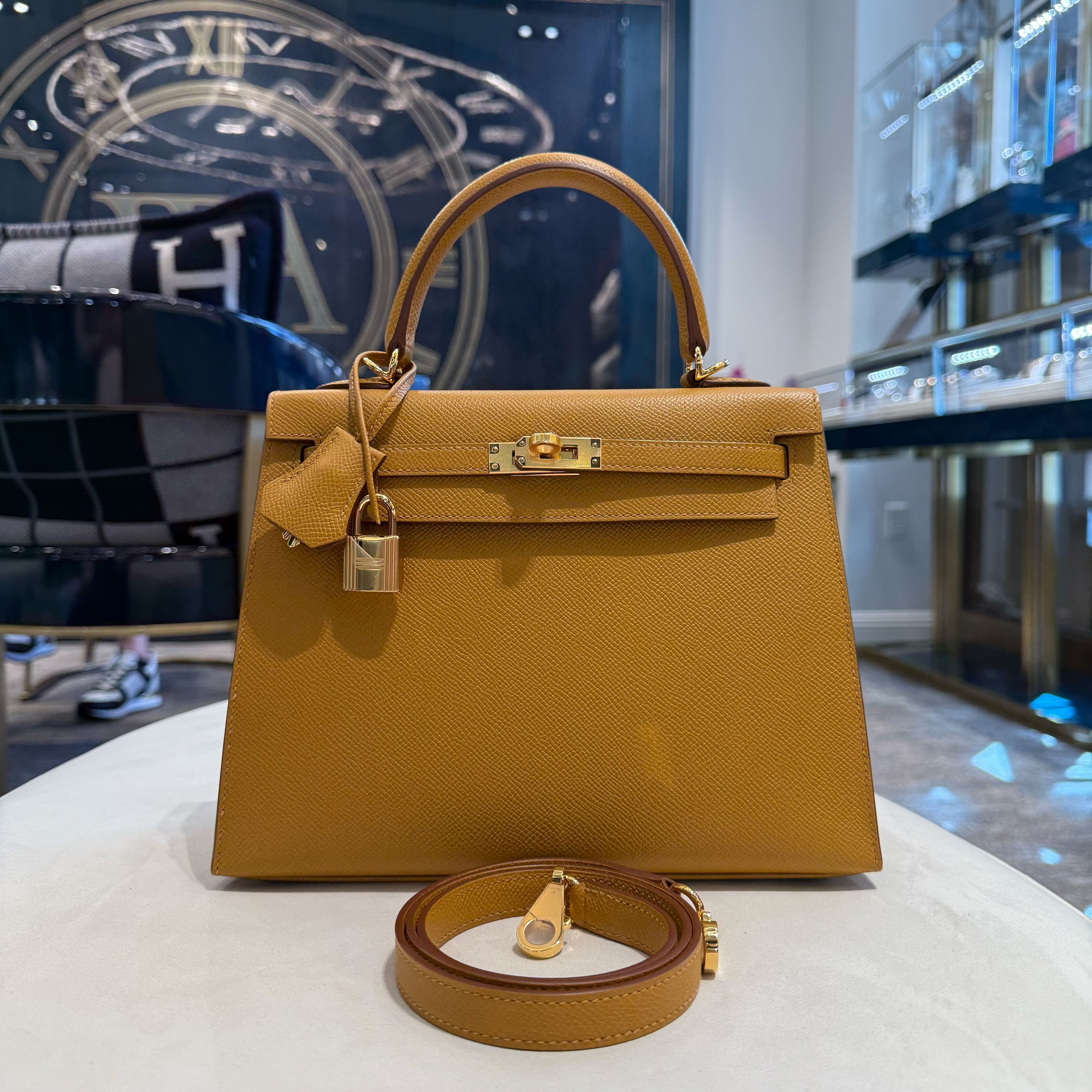 hermes-sesame-kelly-25-sellier-epsom-gold-hardware-hermes-1176373968.jpg