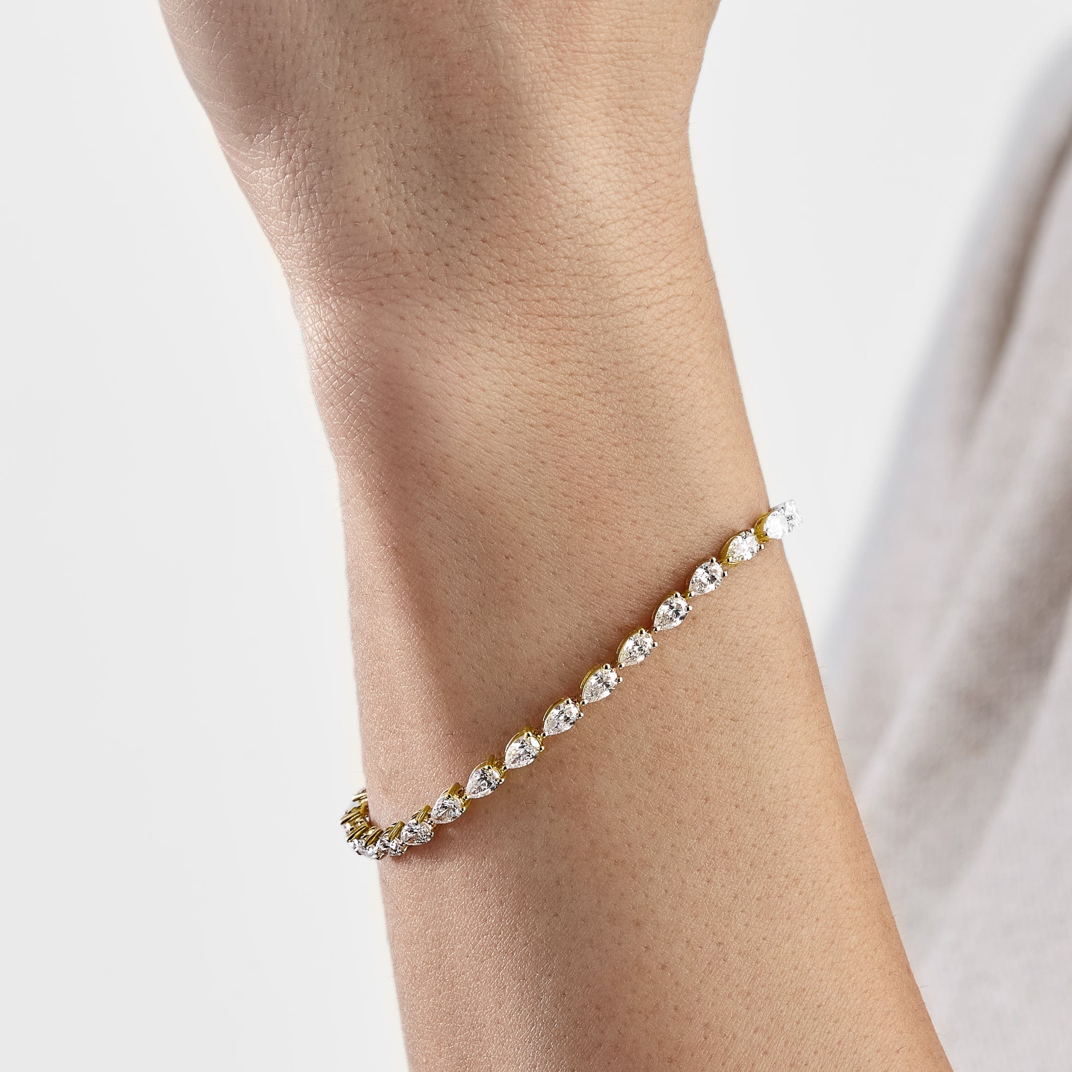 lilia-5-carat-diamond-yellow-gold-tennis-bracelet-jewels-aficionado-1146587225.jpg