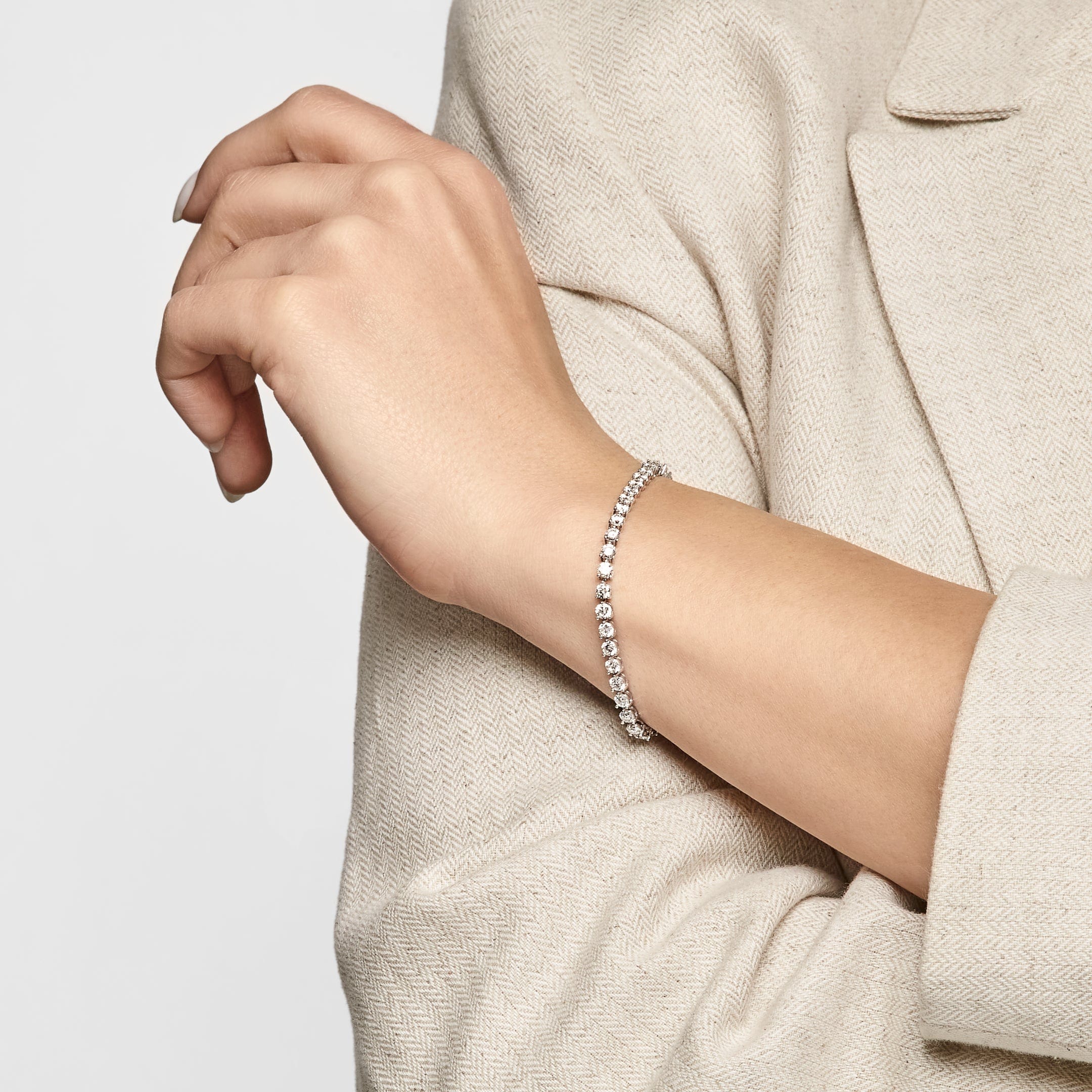 luce-6-carat-round-diamond-tennis-bracelet-jewels-aficionado-1146590375.jpg