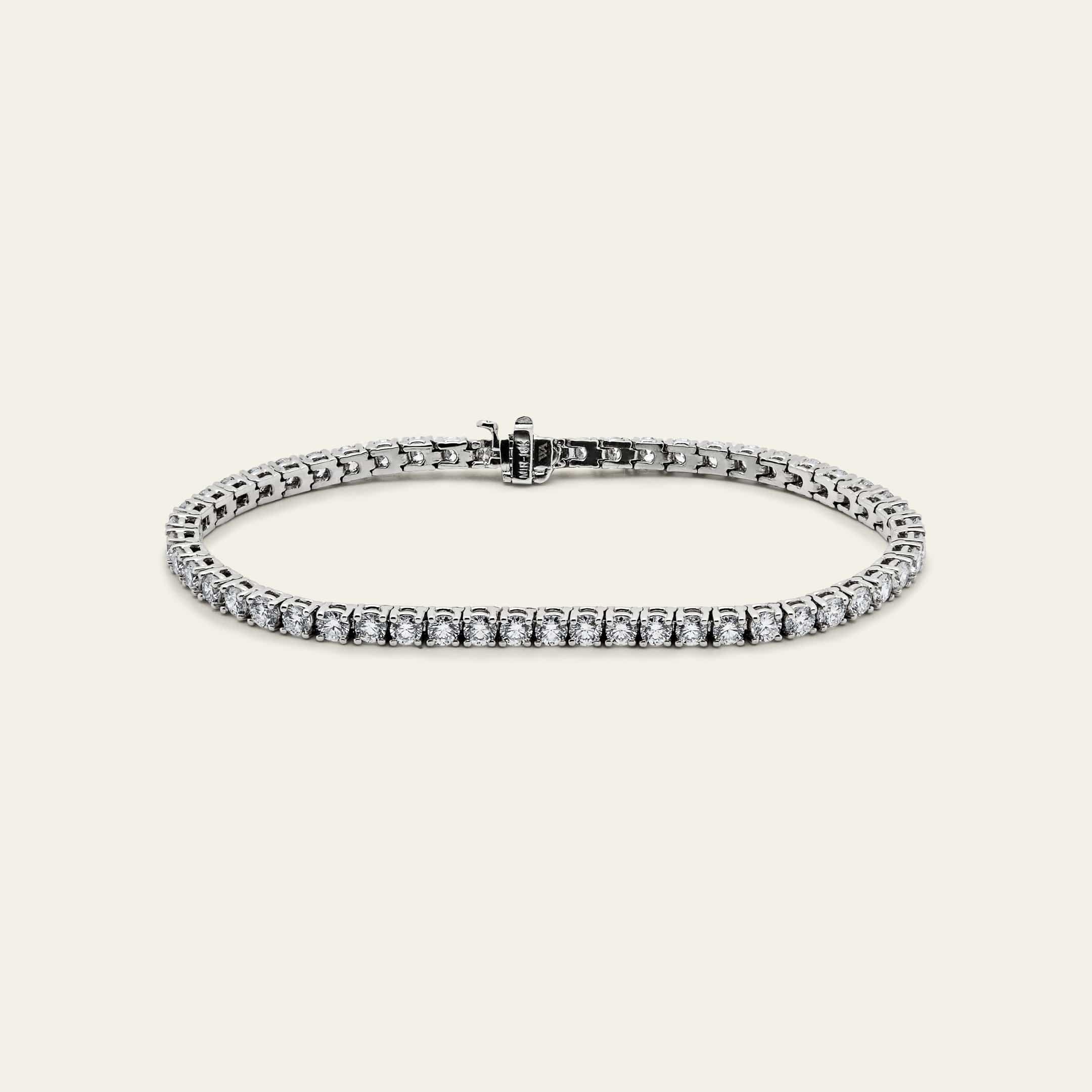 luce-8-carat-round-diamond-tennis-bracelet-jewels-aficionado-1146592607.jpg