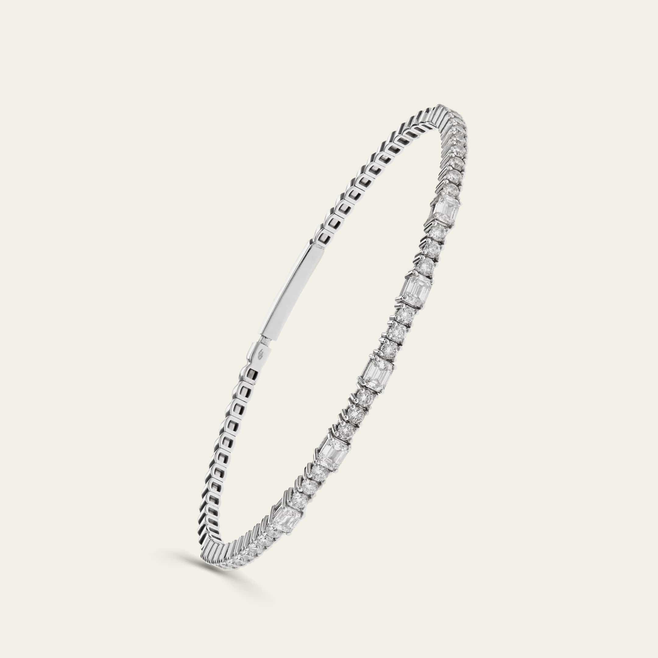 round-brilliant-diamond-bracelet-jewels-aficionado-1146592585.jpg