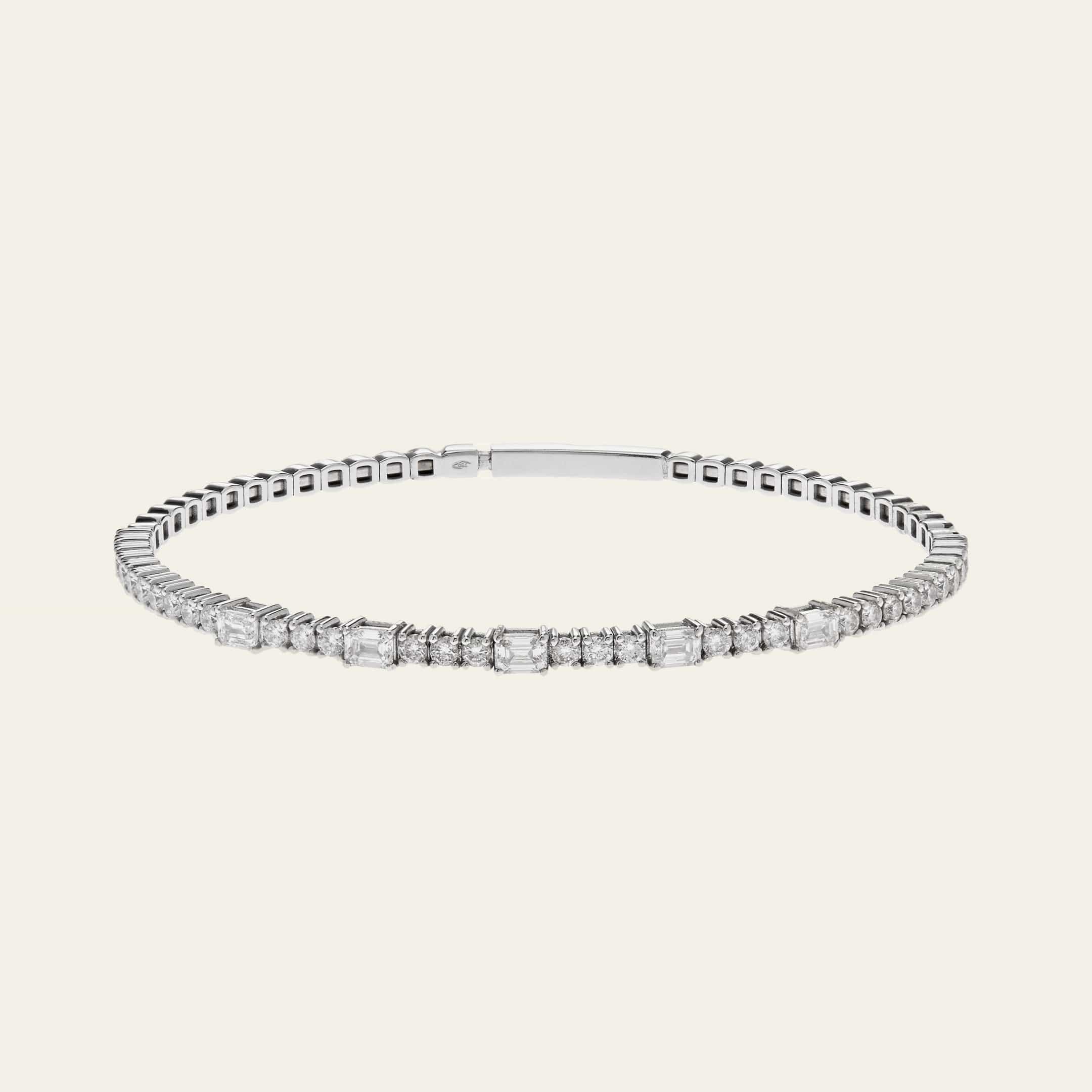 round-brilliant-diamond-bracelet-jewels-aficionado-1146592586.jpg
