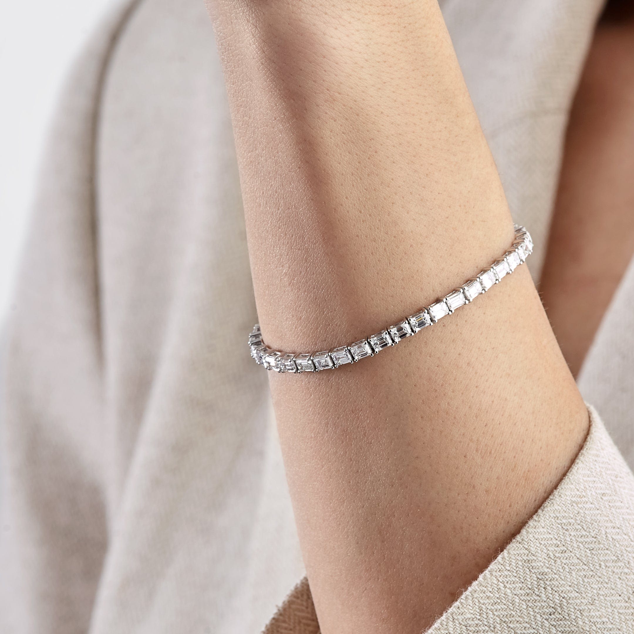 alya-8-carat-emerald-cut-diamond-tennis-bracelet-jewels-aficionado-1146587261.jpg