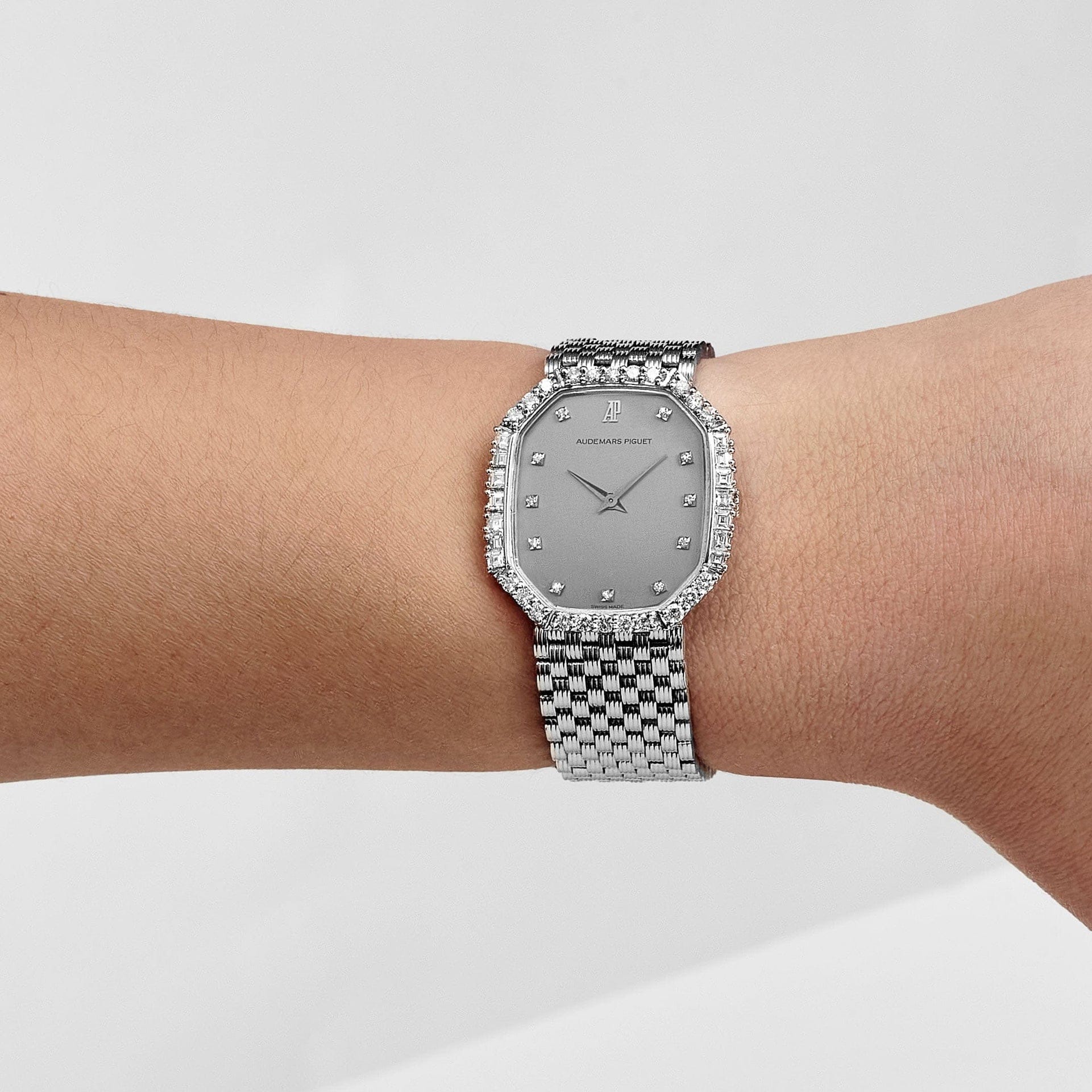 Audemars Piguet Cobra Vintage 'Ladies' White Gold Silver Diamond Dial Diamond Bezel