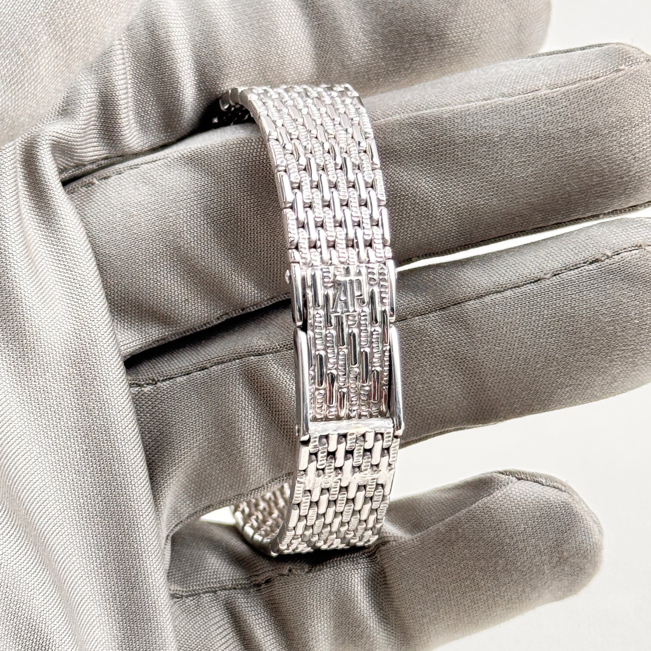 Audemars Piguet Mini Cobra 'Ladies' White Gold Diamond Silver Dial (1991)