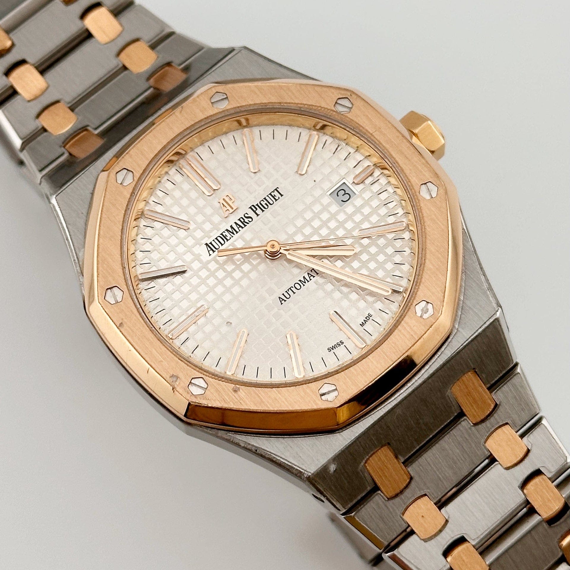 Audemars Piguet Royal Oak 15400SR.OO.1220SR.01 Stainless Steel Rose Gold White Dial (2015)
