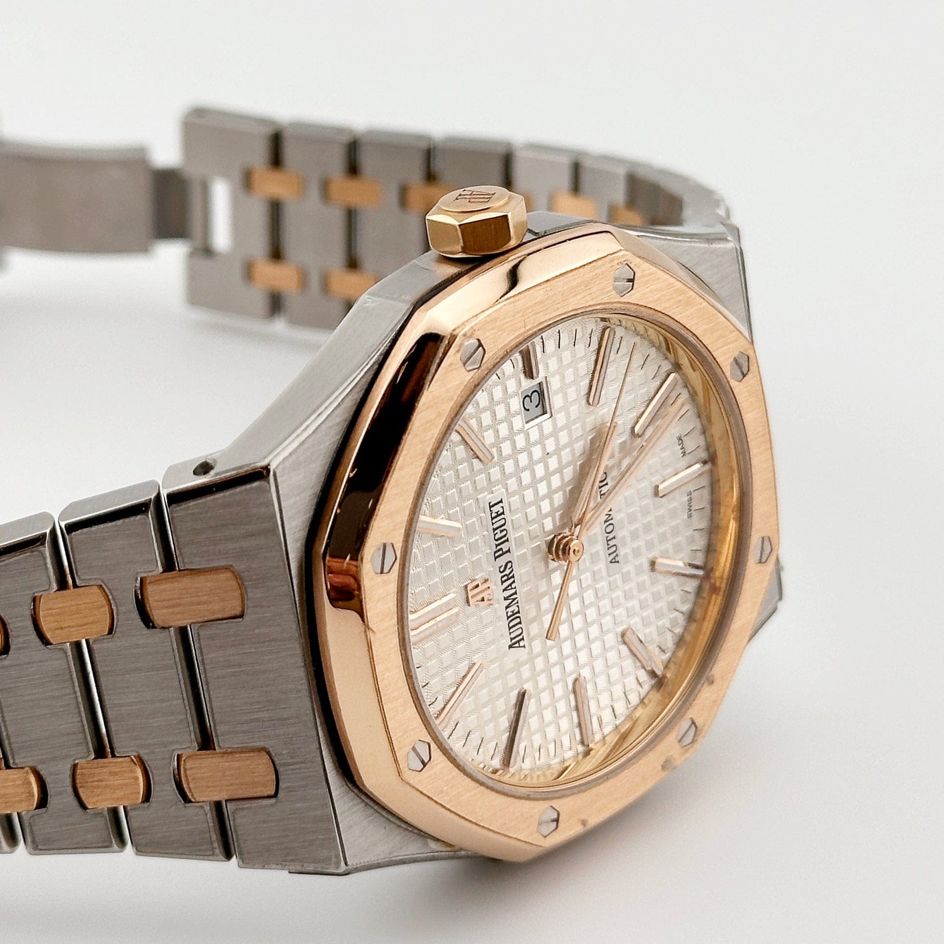 Audemars Piguet Royal Oak 15400SR.OO.1220SR.01 Stainless Steel Rose Gold White Dial (2015)