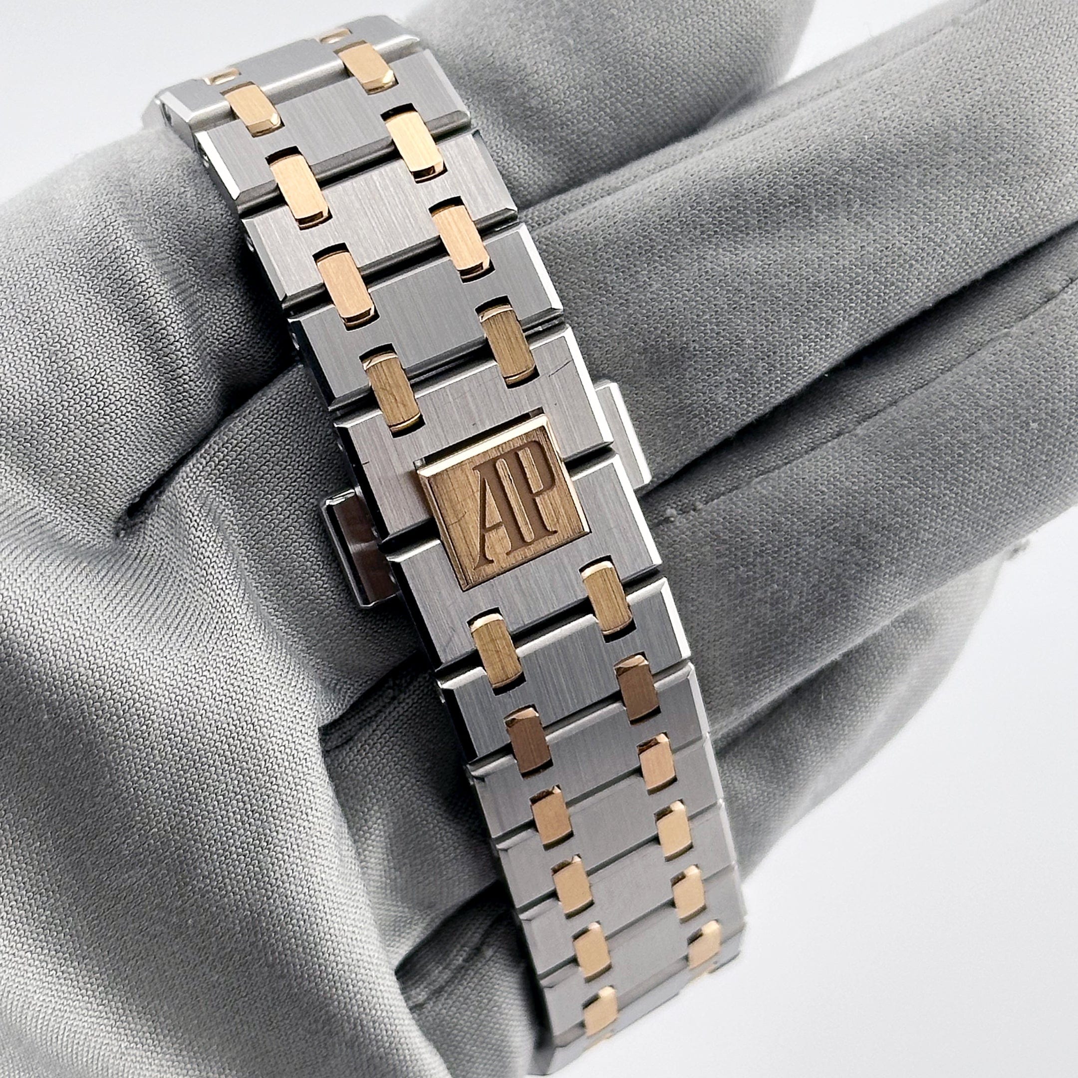 Audemars Piguet Royal Oak 15550SR.OO.1356SR.01 Stainless Steel Rose Gold White Dial (2023)