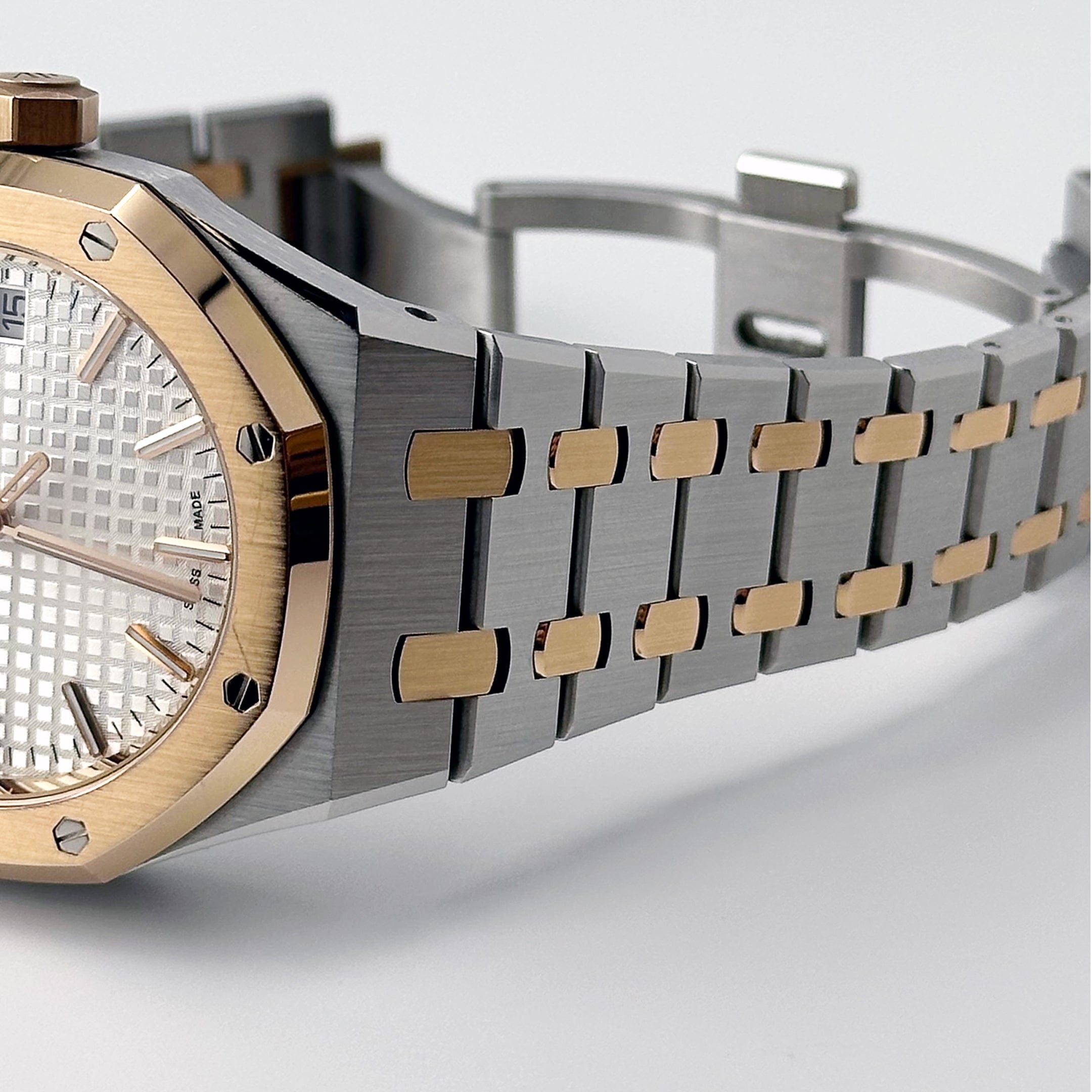 Audemars Piguet Royal Oak 15550SR.OO.1356SR.01 Stainless Steel Rose Gold White Dial (2023)