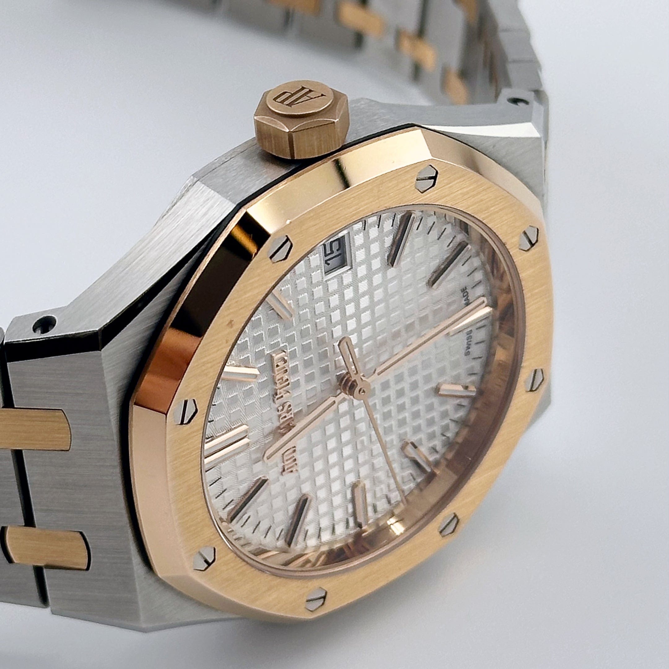 Audemars Piguet Royal Oak 15550SR.OO.1356SR.01 Stainless Steel Rose Gold White Dial (2023)