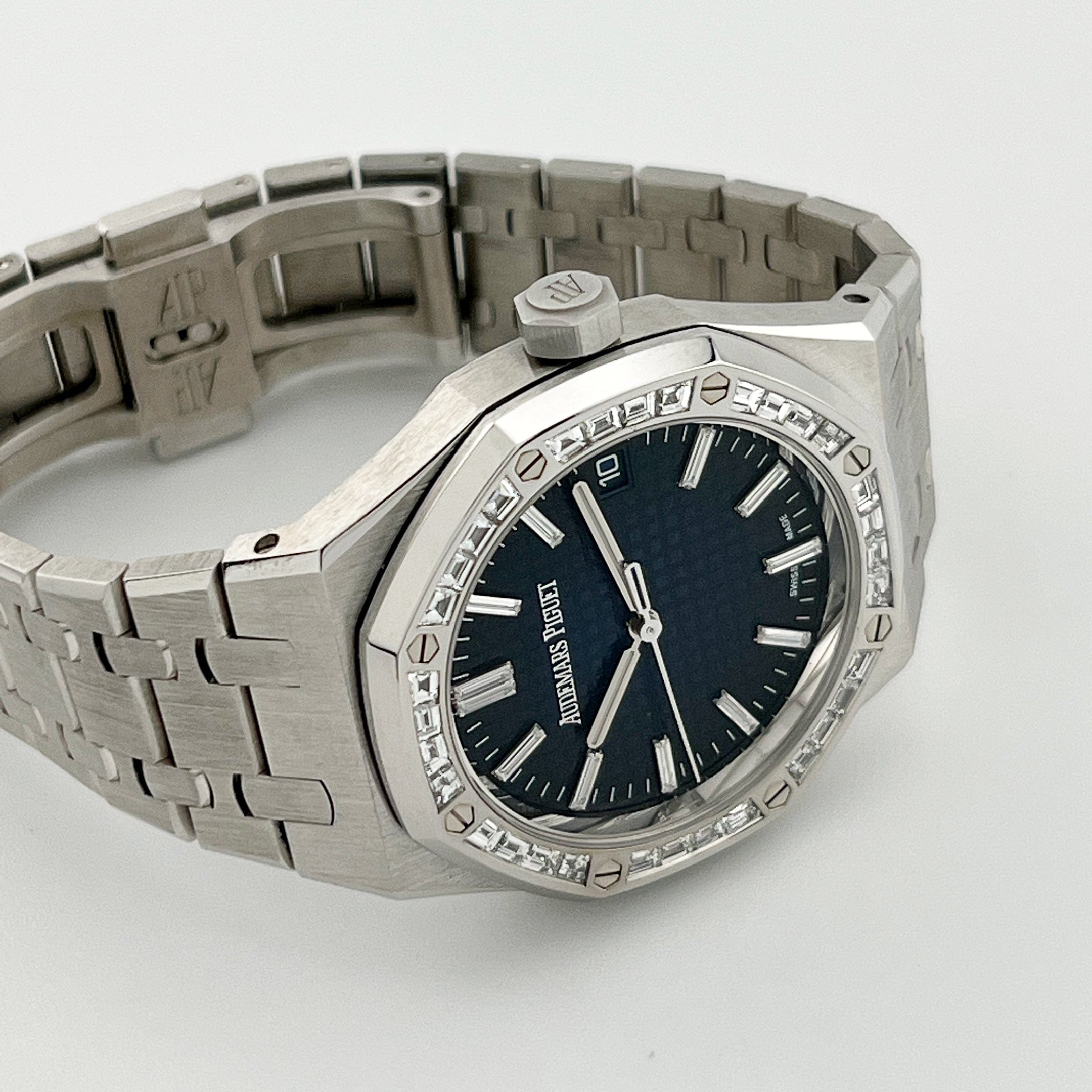 Audemars Piguet Royal Oak 15551BC.ZZ.1356BC.01 Diamond Bezel White Gold Smoked Blue Dial (2024)