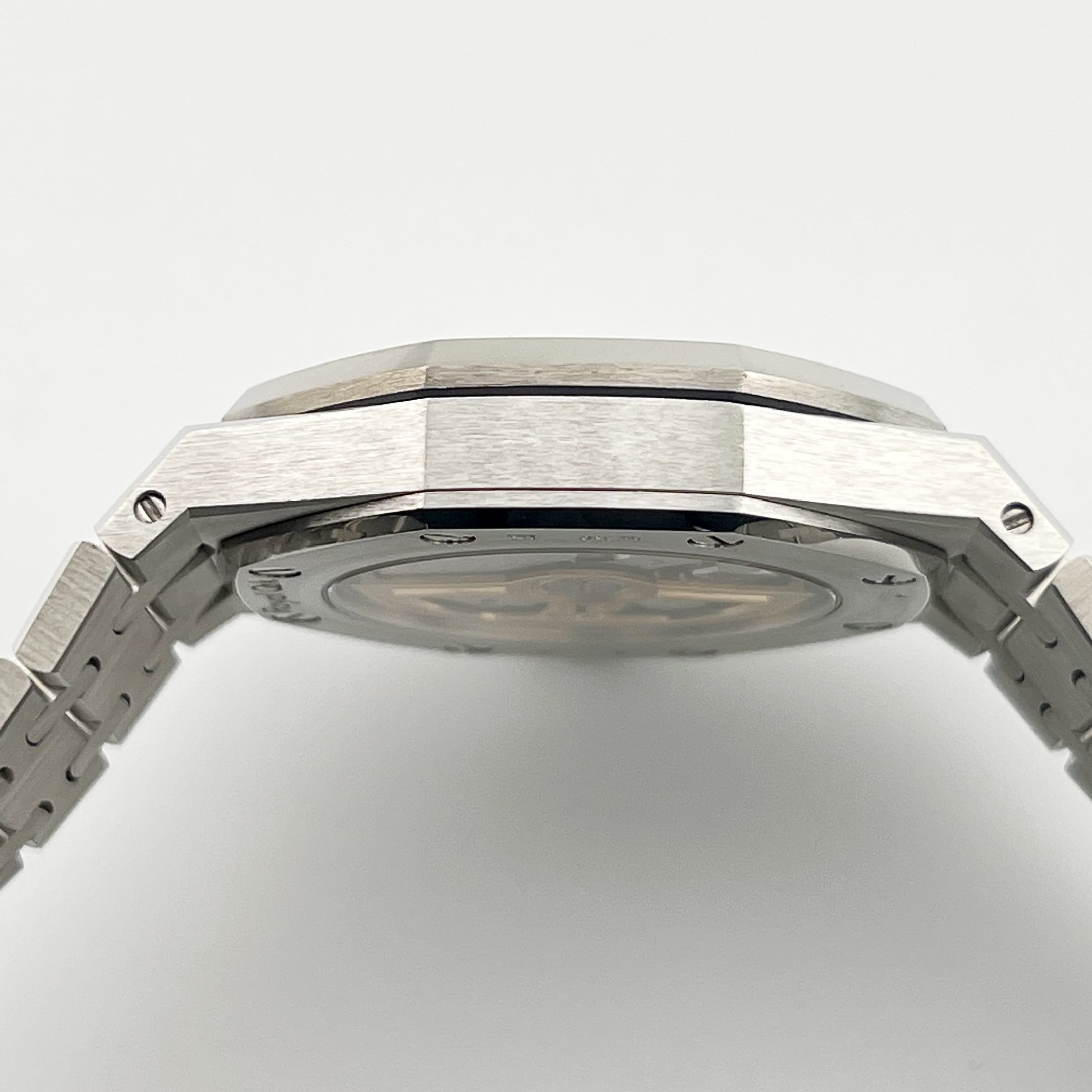 Audemars Piguet Royal Oak 15551BC.ZZ.1356BC.01 Diamond Bezel White Gold Smoked Blue Dial (2024)