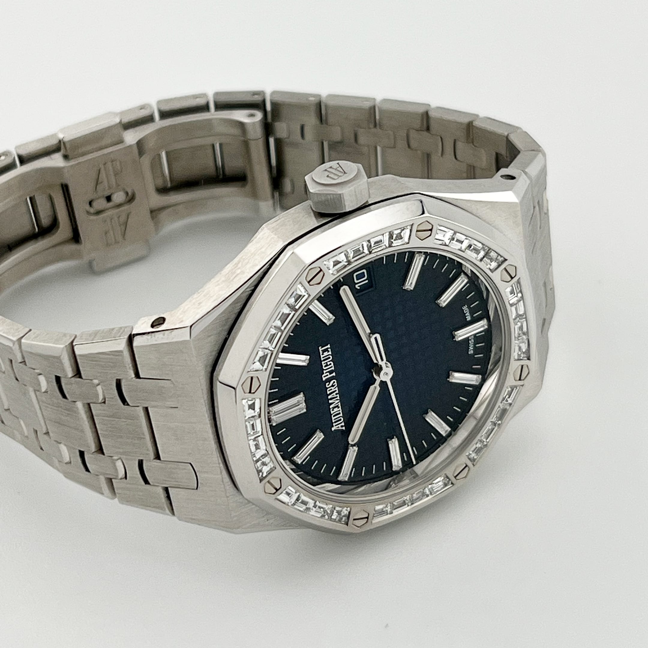 Audemars Piguet Royal Oak 15551BC.ZZ.1356BC.01 Diamond Bezel White Gold Smoked Blue Dial (2024)