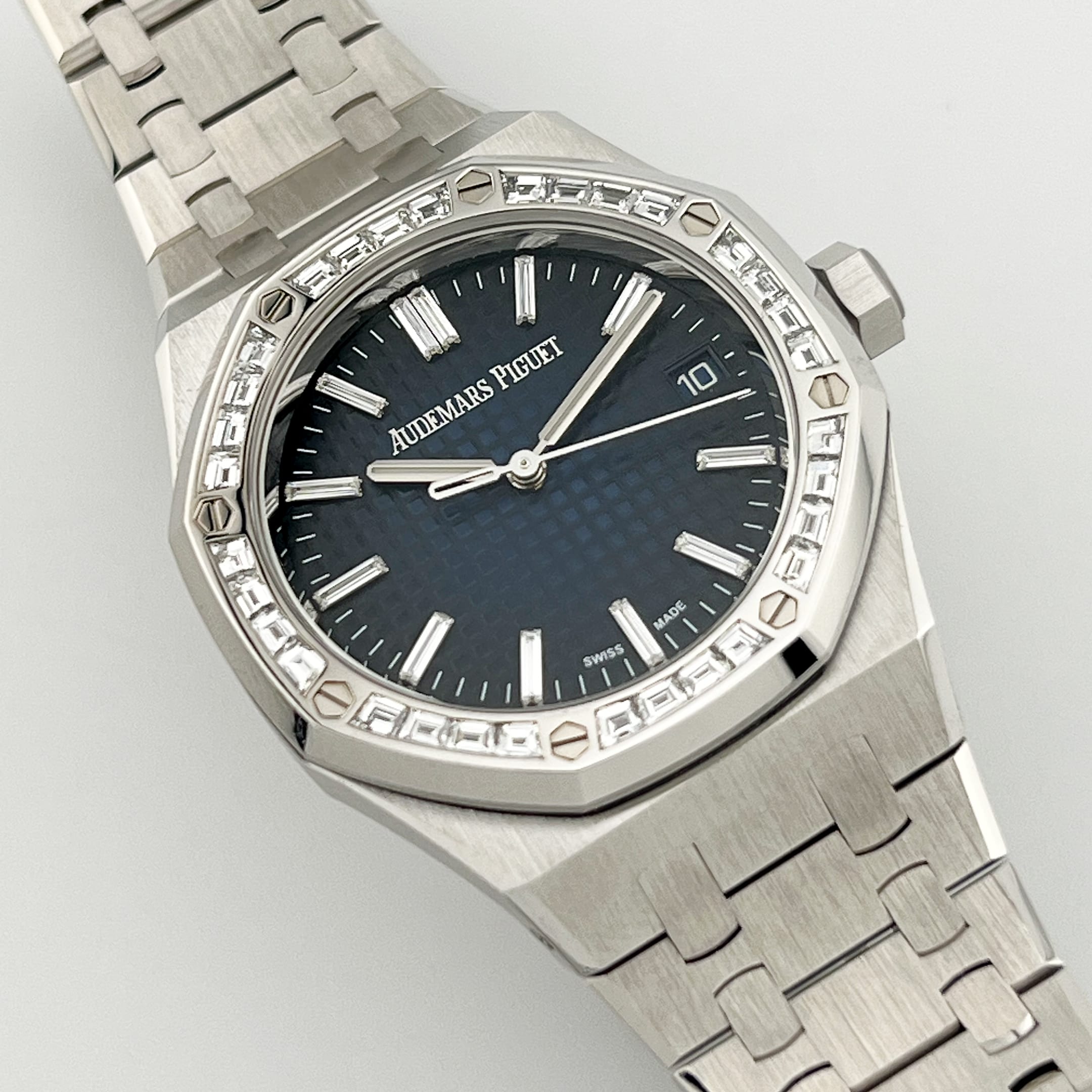 Audemars Piguet Royal Oak 15551BC.ZZ.1356BC.01 Diamond Bezel White Gold Smoked Blue Dial (2024)