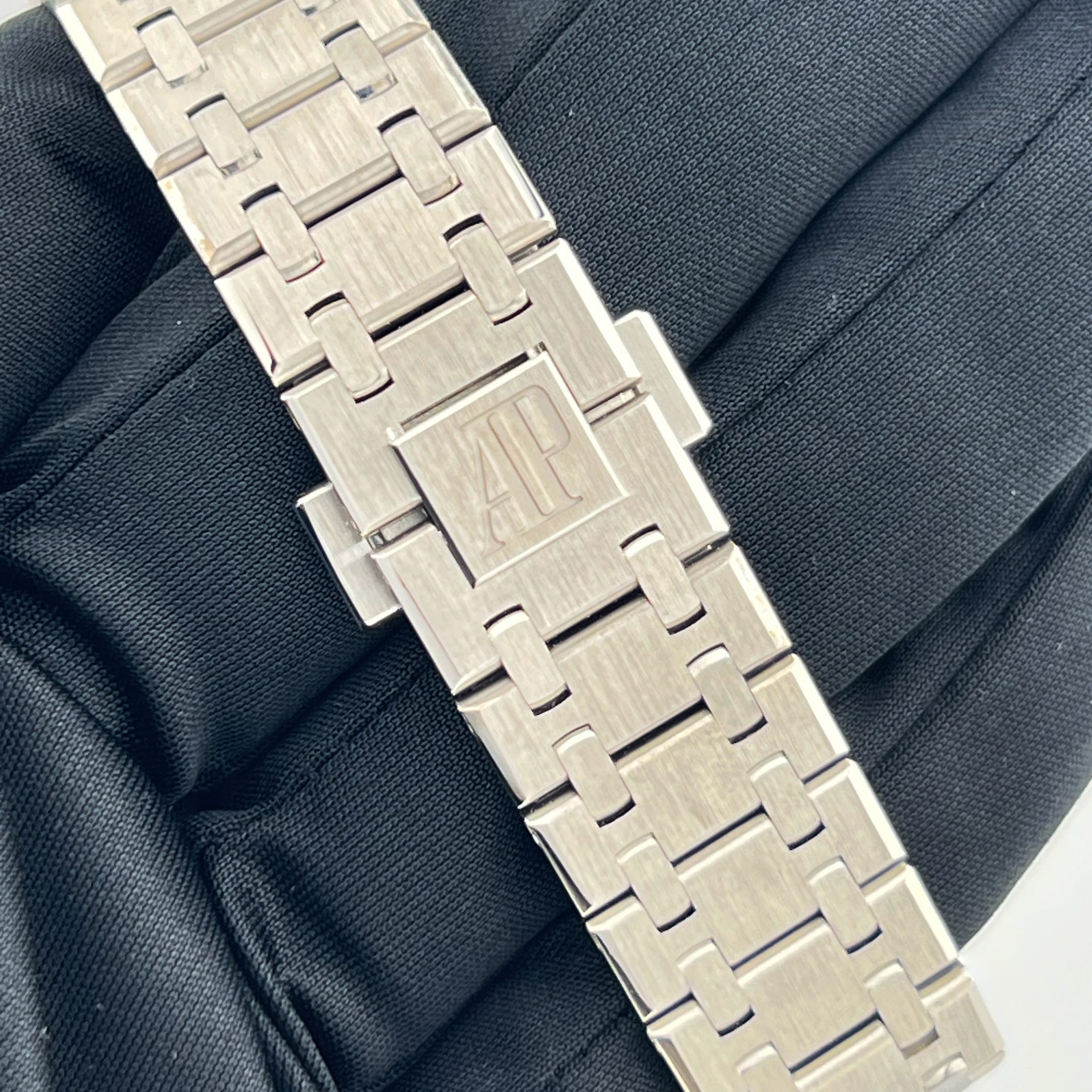 Audemars Piguet Royal Oak 15551BC.ZZ.1356BC.01 Diamond Bezel White Gold Smoked Blue Dial (2024)