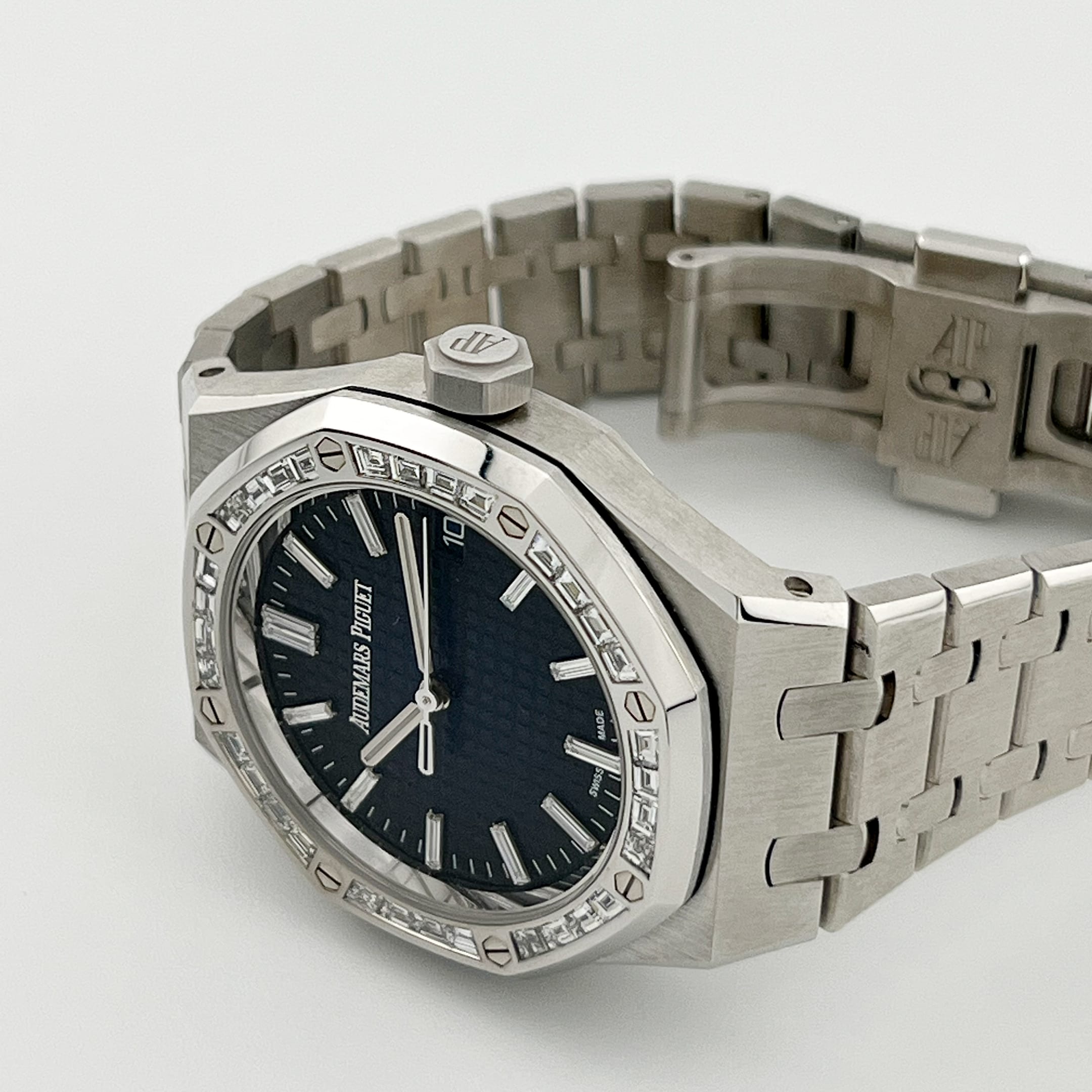 Audemars Piguet Royal Oak 15551BC.ZZ.1356BC.01 Diamond Bezel White Gold Smoked Blue Dial (2024)