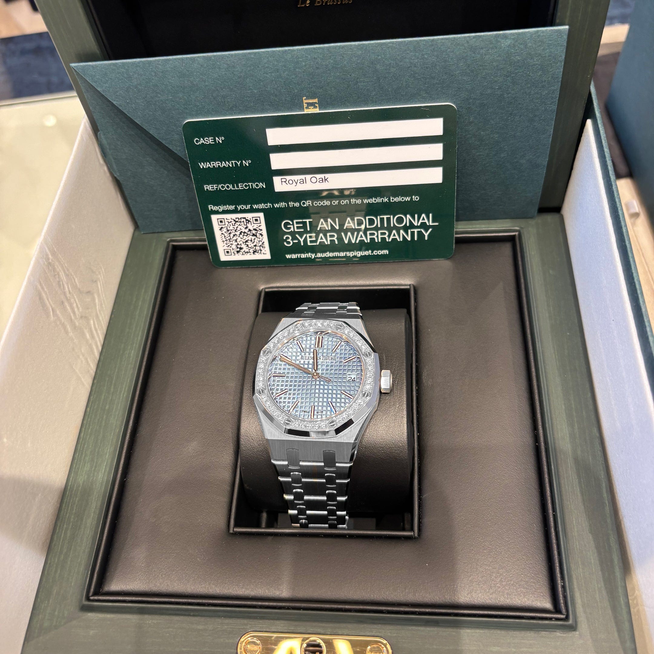 Audemars Piguet Royal Oak 15551ST.ZZ.1356ST.05 Selfwinding Stainless Steel Blue Dial Diamond Bezel (2024)