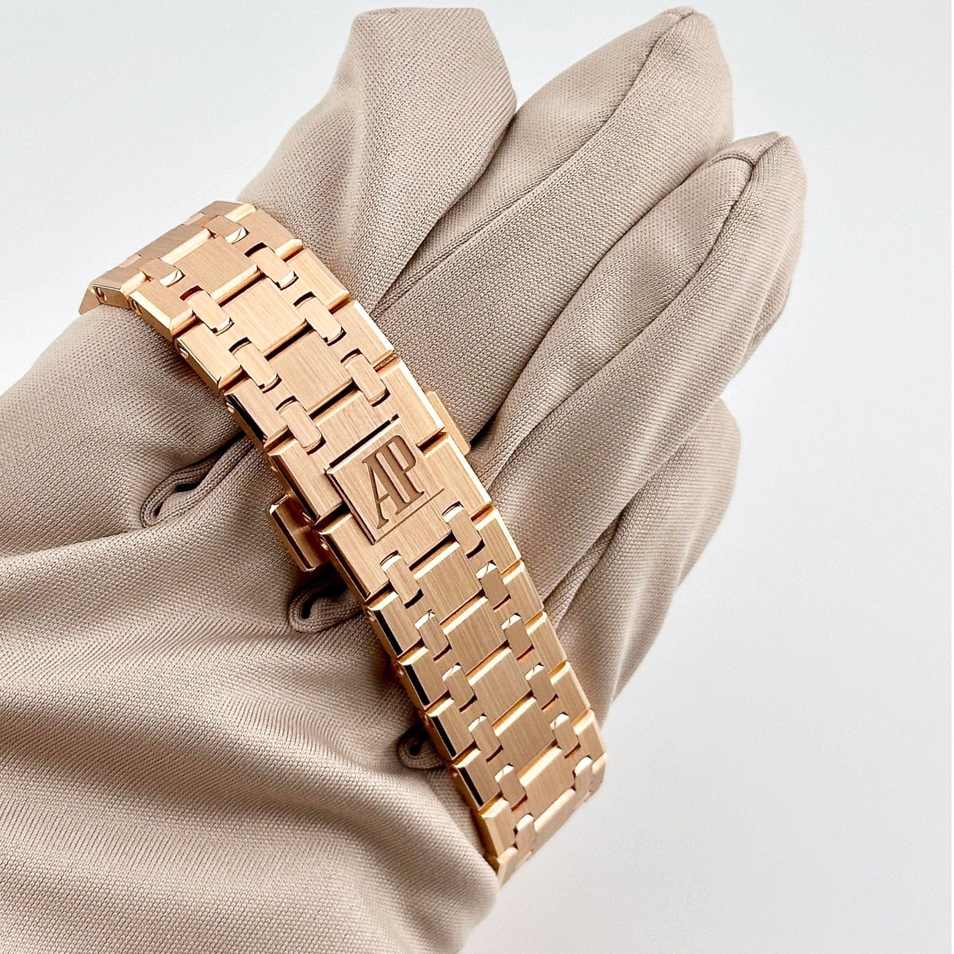 Audemars Piguet Royal Oak 26715OR.ZZ.1356OR.01 Chronograph Rose Gold Silver Dial Diamond Bezel (2025)