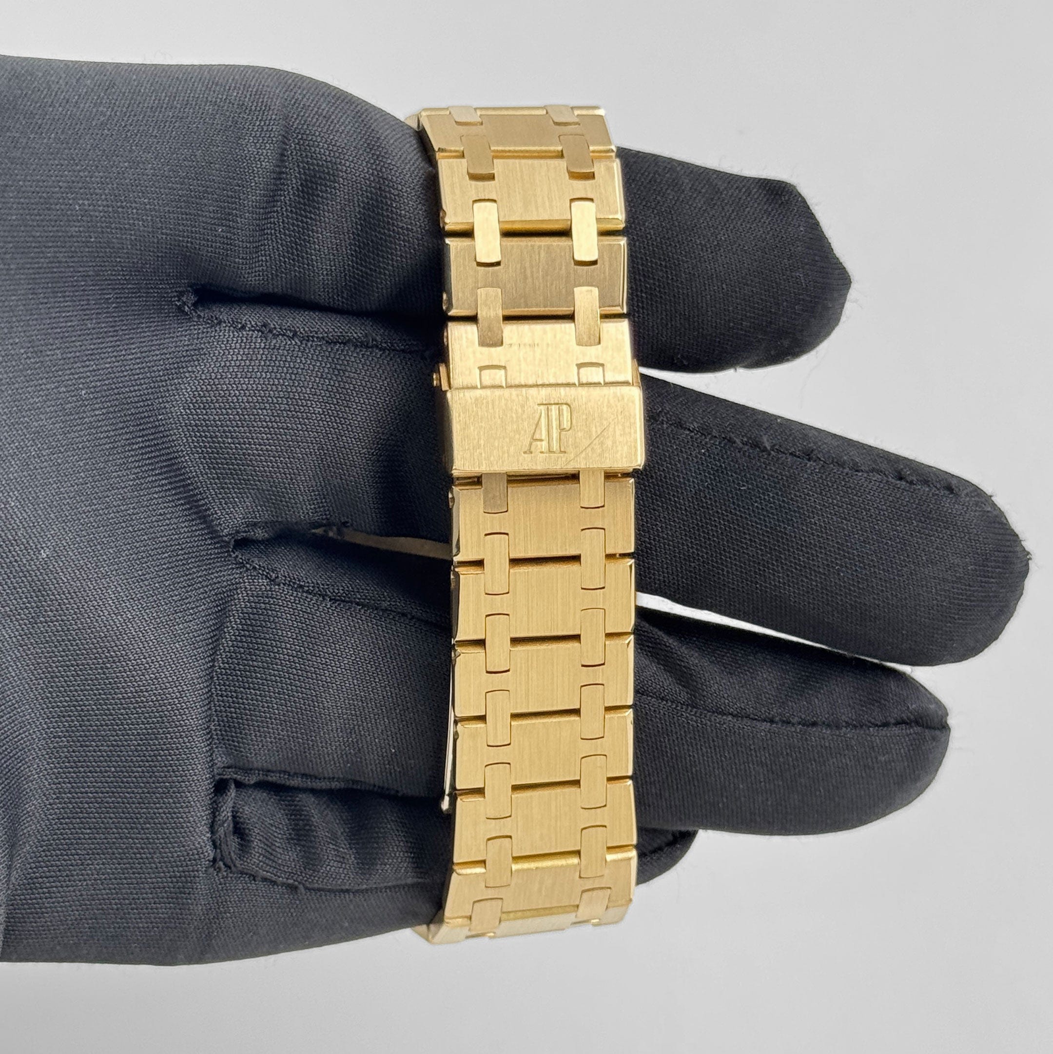 Audemars Piguet Royal Oak 56303BA.OO.0789BA.02 Yellow Gold Champagne Diamond Dial