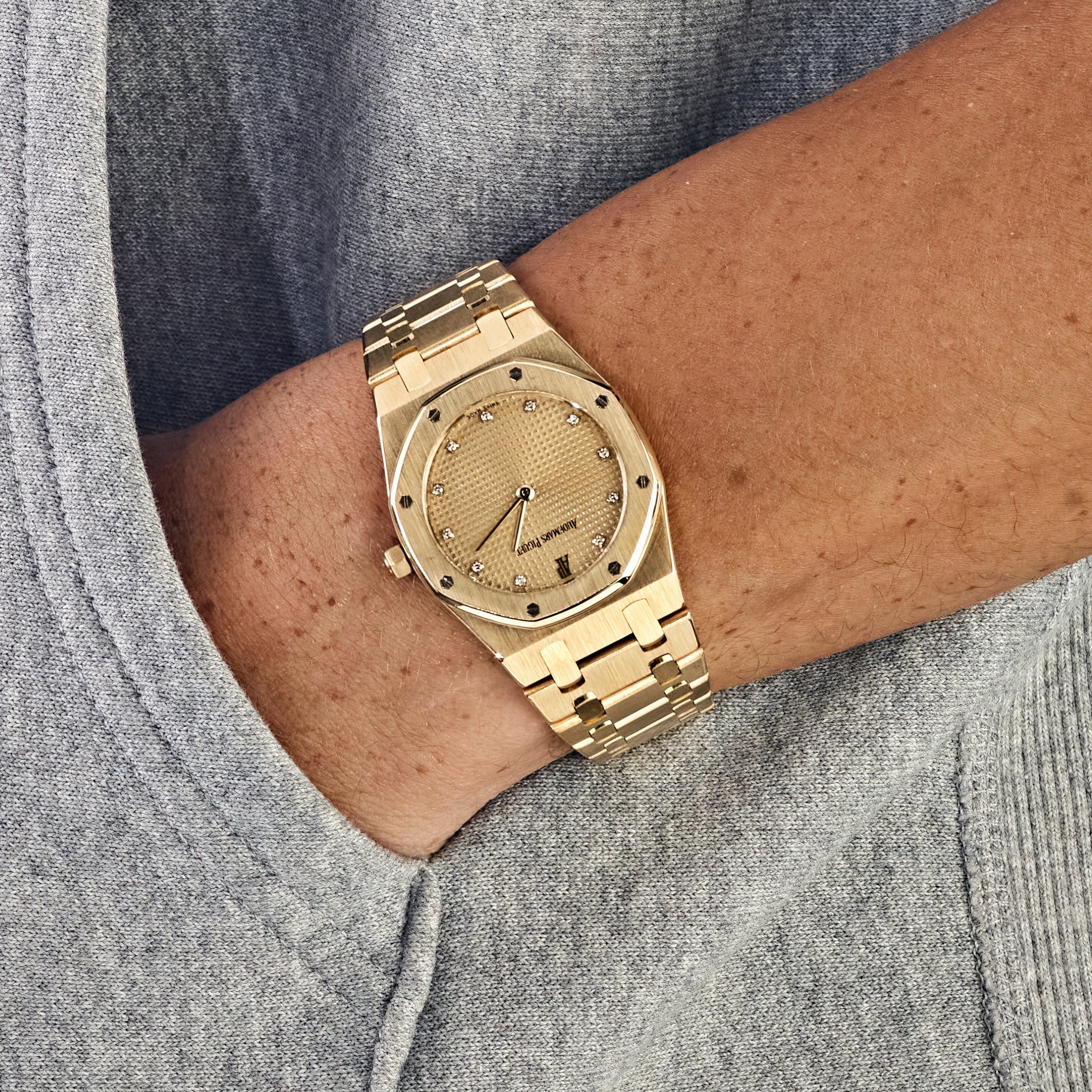 Audemars Piguet Royal Oak 56303BA.OO.0789BA.02 Yellow Gold Champagne Diamond Dial