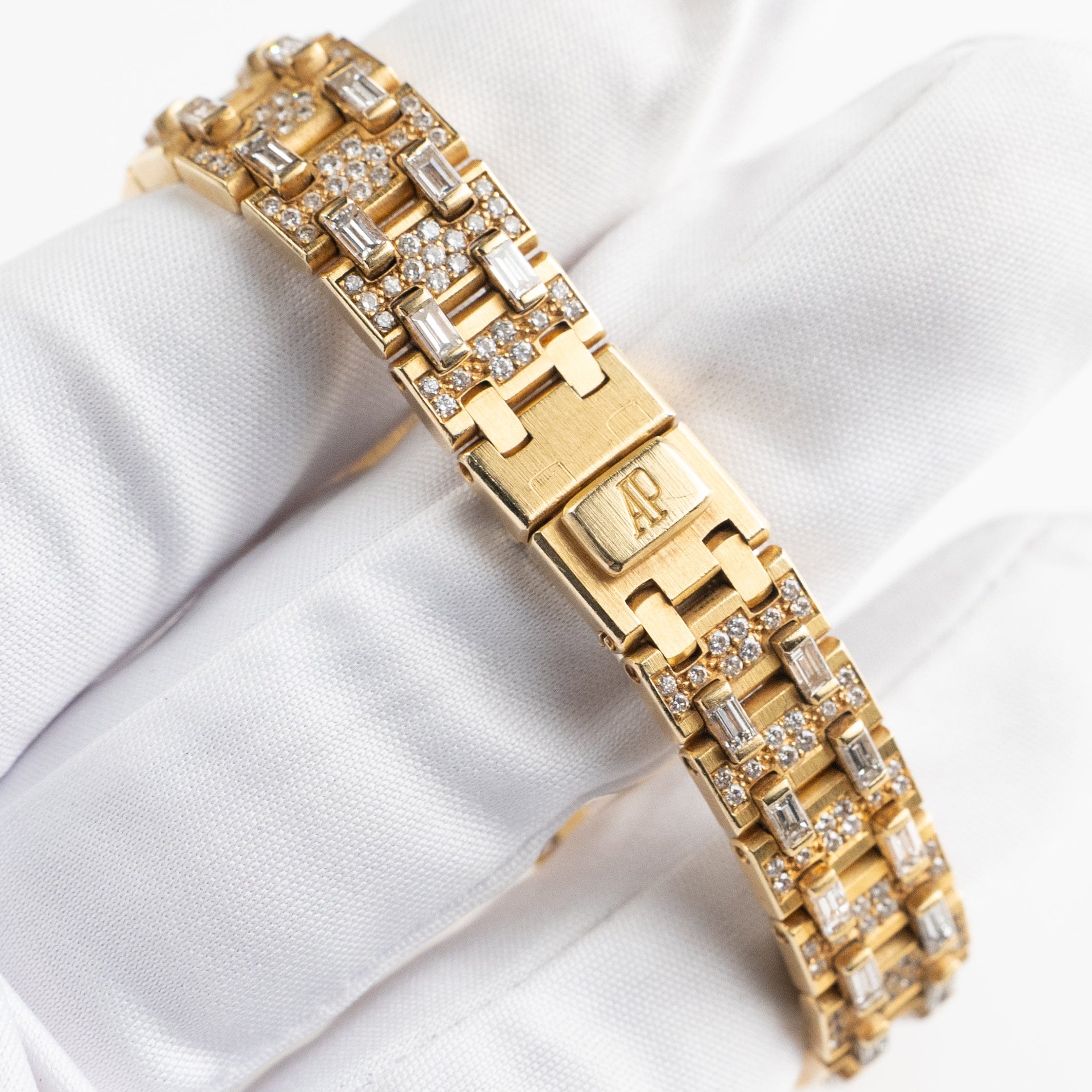 Audemars Piguet Royal Oak 56343BA.ZZ.0699BA.01 Vintage 'Ladies' Yellow Gold Diamond-Set Quartz