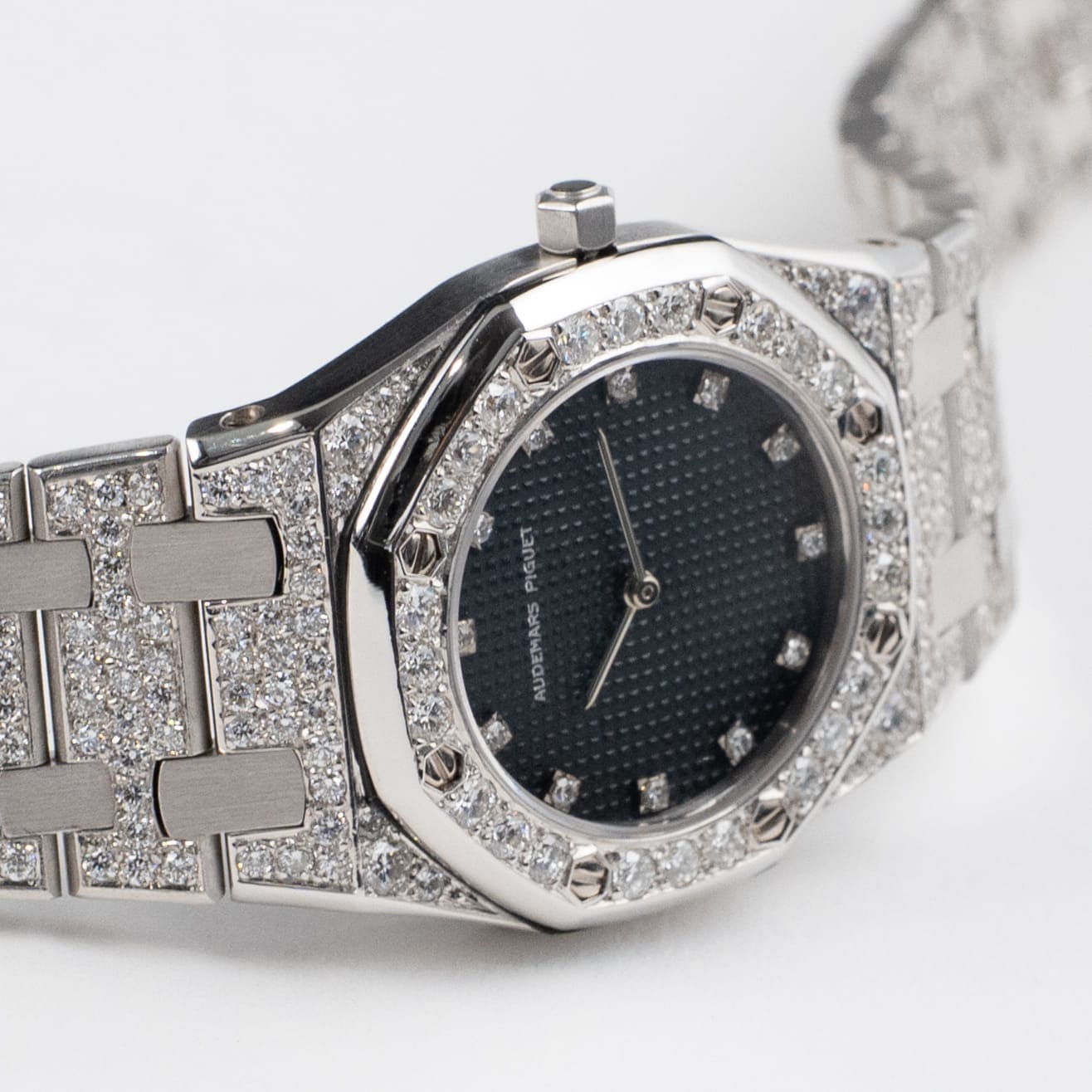 Audemars Piguet Royal Oak 6007BC 'Ladies' White Gold Black Diamond Dial Diamond Bezel and Bracelet Quartz (1981)