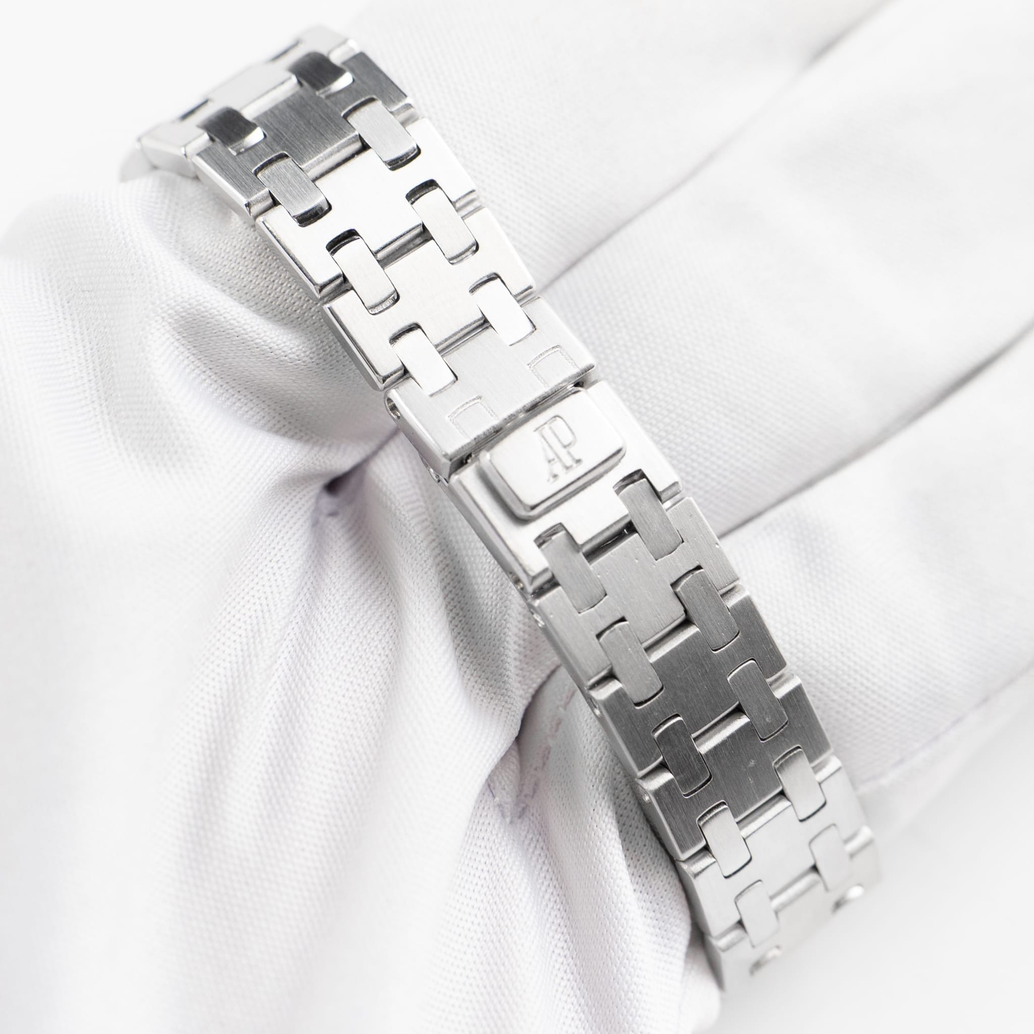 Audemars Piguet Royal Oak 66319BC.ZZ.0722BC.06 Vintage 'Ladies' White Gold Black Diamond Dial Diamond Bezel Quartz