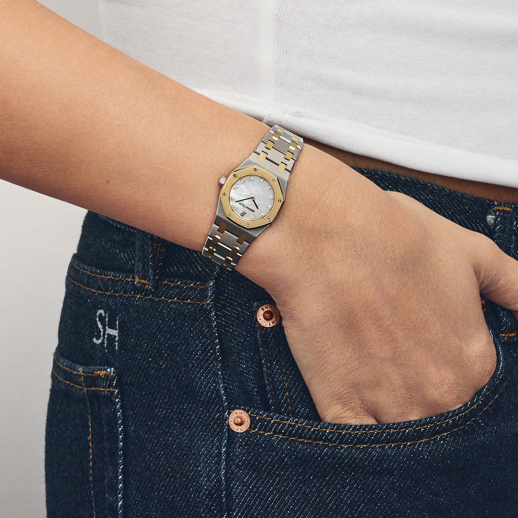Audemars Piguet Royal Oak 66347SA Vintage 'Ladies' Stainless Steel Yellow Gold Mother of Pearl Diamond Dial Quartz (1997)