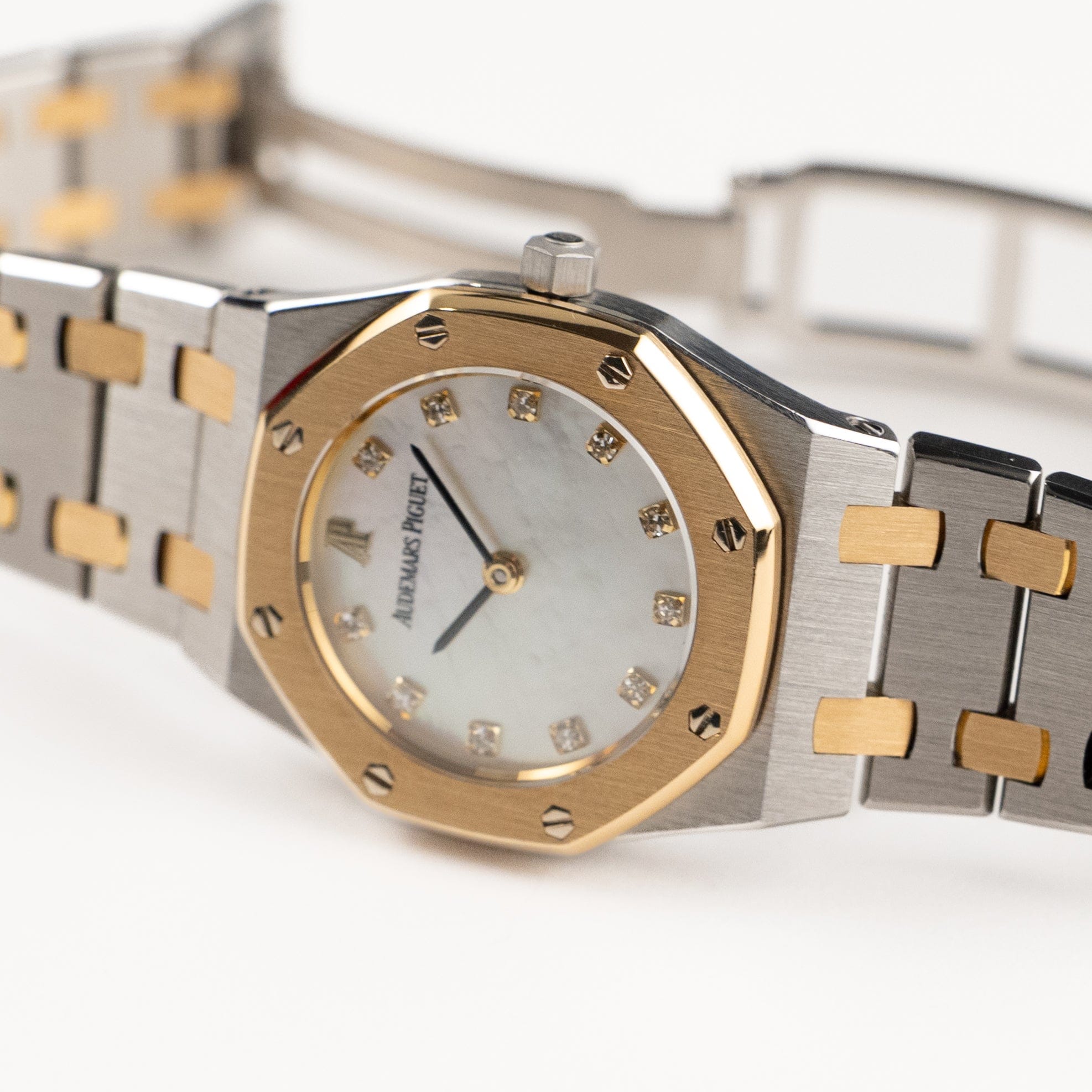 Audemars Piguet Royal Oak 66347SA Vintage 'Ladies' Stainless Steel Yellow Gold Mother of Pearl Diamond Dial Quartz (1997)