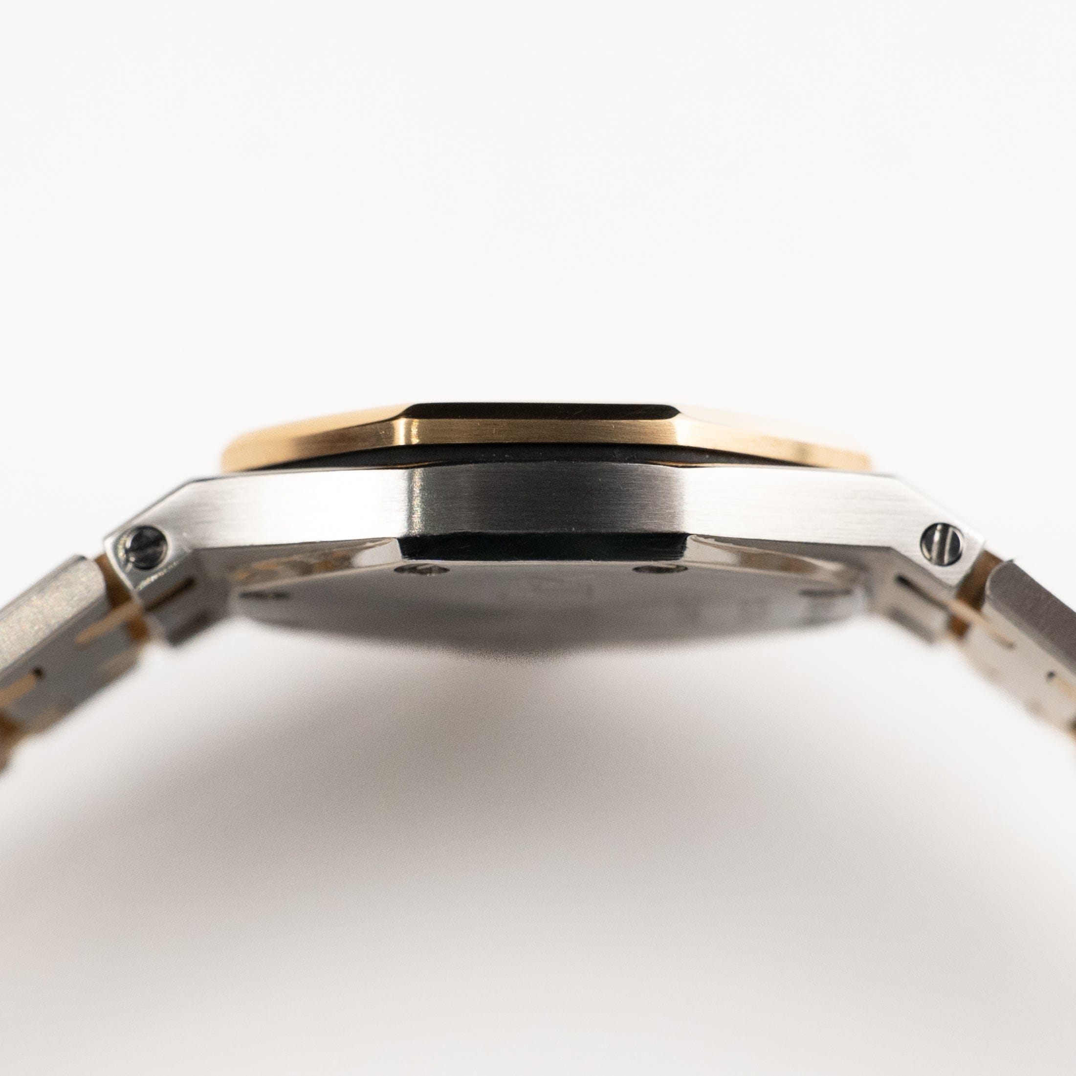 Audemars Piguet Royal Oak 66347SA Vintage 'Ladies' Stainless Steel Yellow Gold Mother of Pearl Diamond Dial Quartz (1997)
