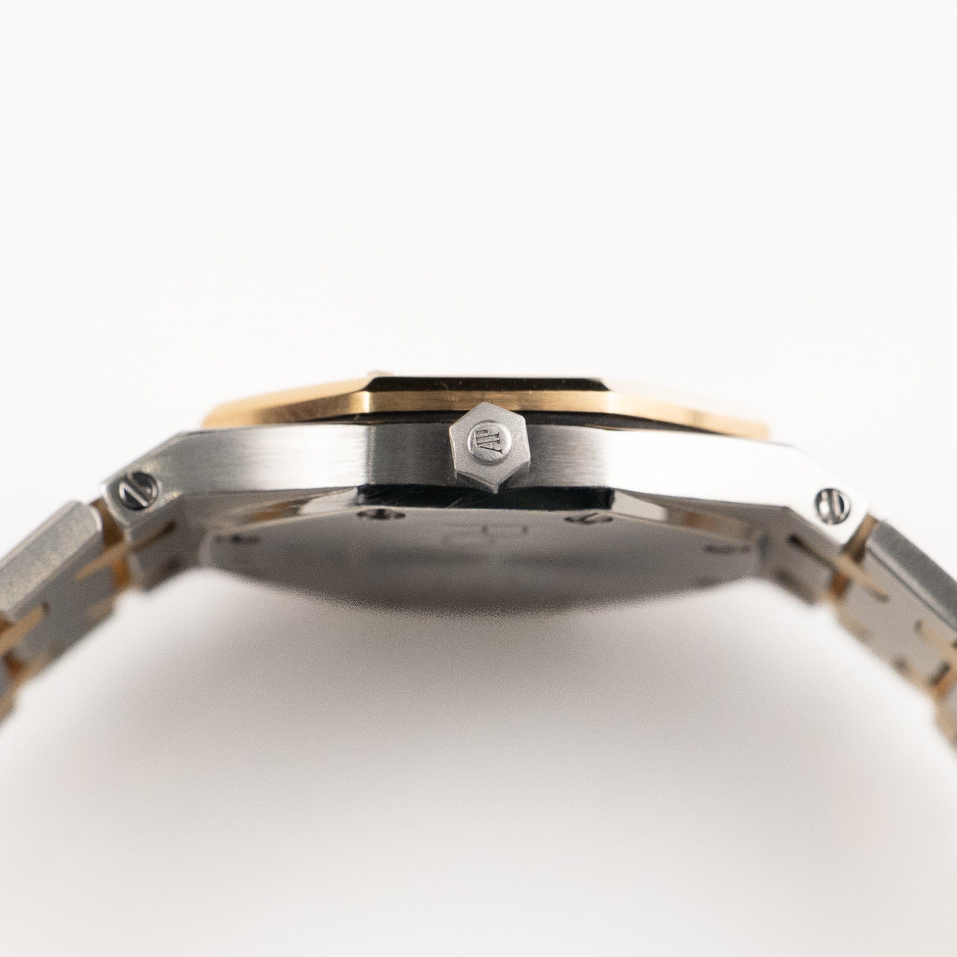 Audemars Piguet Royal Oak 66347SA Vintage 'Ladies' Stainless Steel Yellow Gold Mother of Pearl Diamond Dial Quartz (1997)