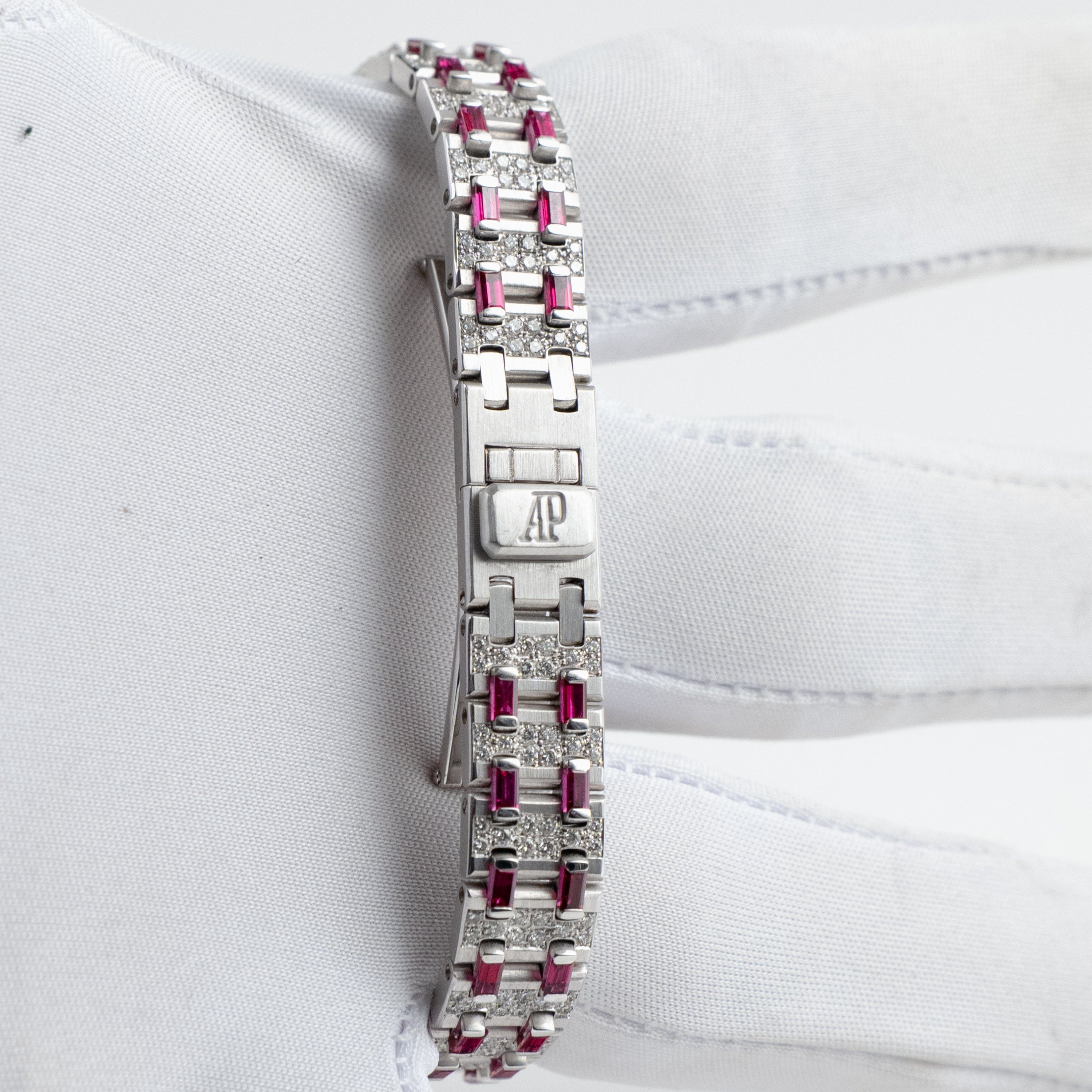 Audemars Piguet Royal Oak 67169BC.RR.1114BC.01 Vintage 'Ladies' White Gold Diamond and Ruby Set Quartz (1997)