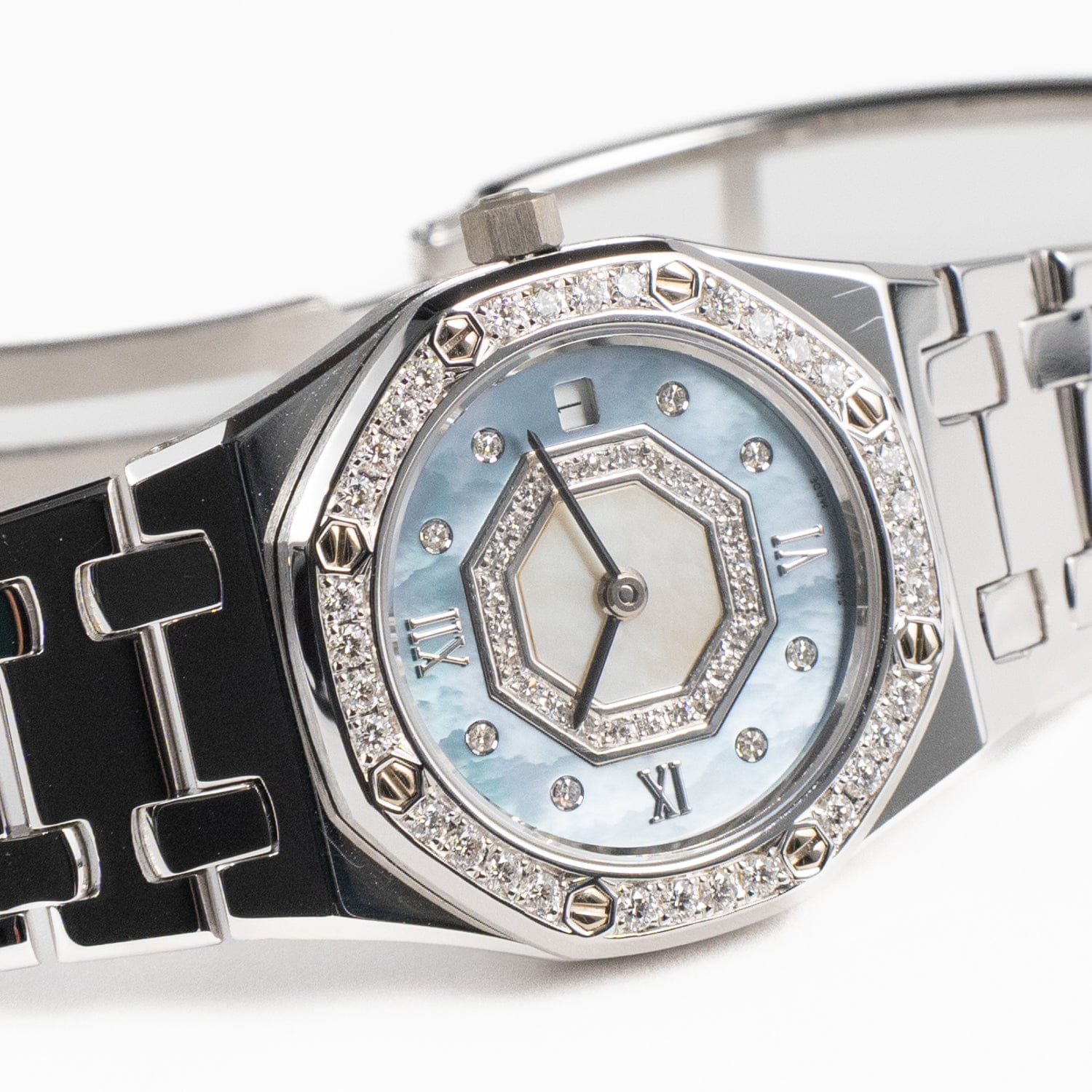 Audemars Piguet Royal Oak 67371BC/093 'Ladies' White Gold Blue Mother of Pearl Diamond Dial Diamond Bezel Quartz (2002)