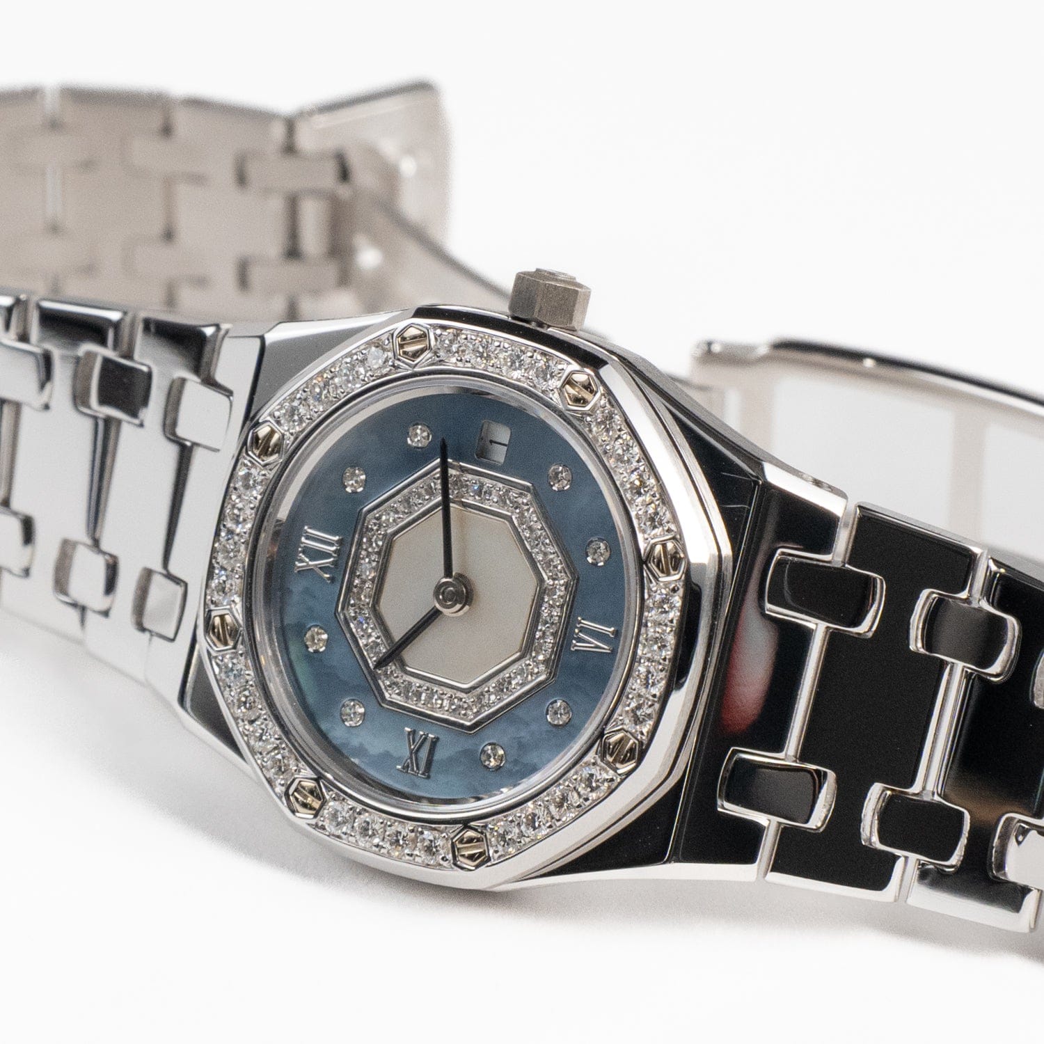 Audemars Piguet Royal Oak 67371BC/093 'Ladies' White Gold Blue Mother of Pearl Diamond Dial Diamond Bezel Quartz (2002)