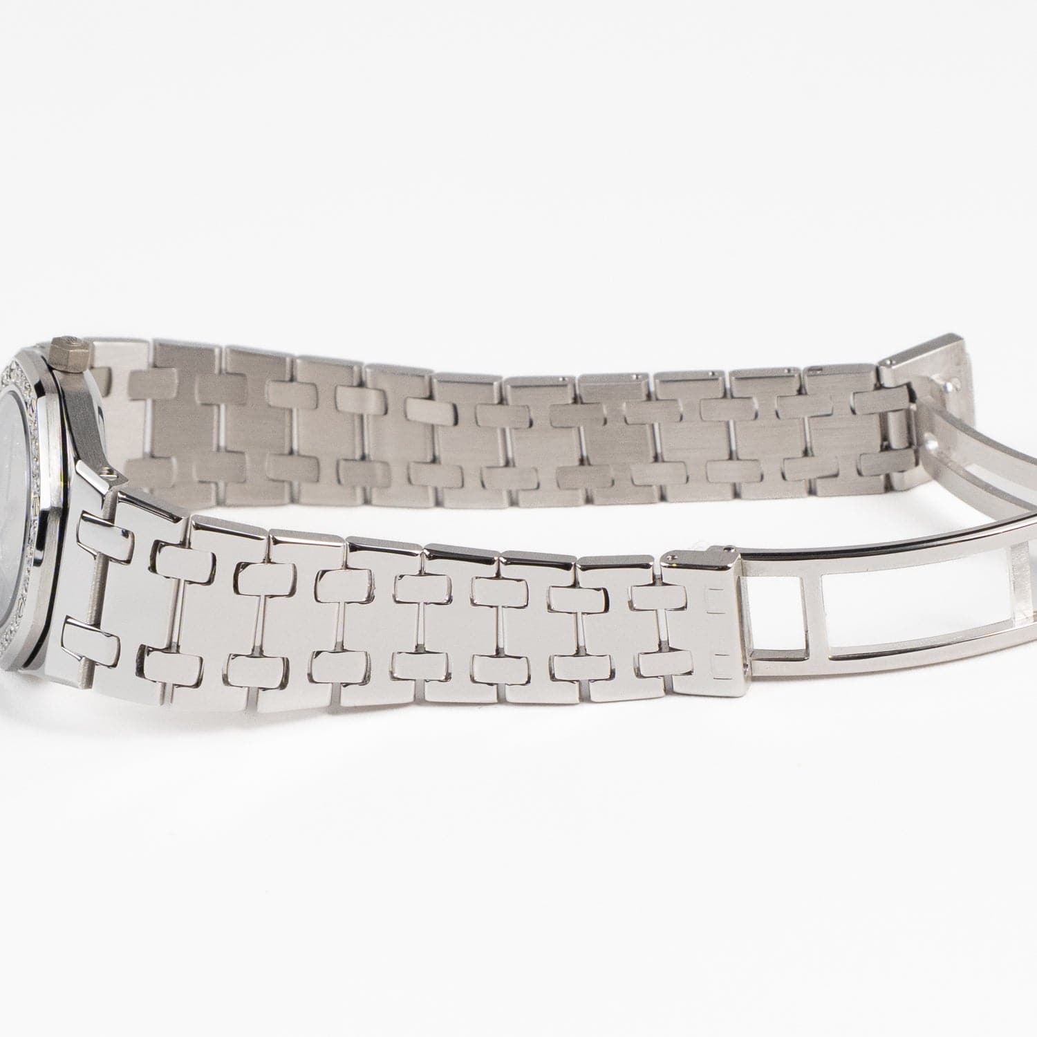 Audemars Piguet Royal Oak 67371BC/093 'Ladies' White Gold Blue Mother of Pearl Diamond Dial Diamond Bezel Quartz (2002)