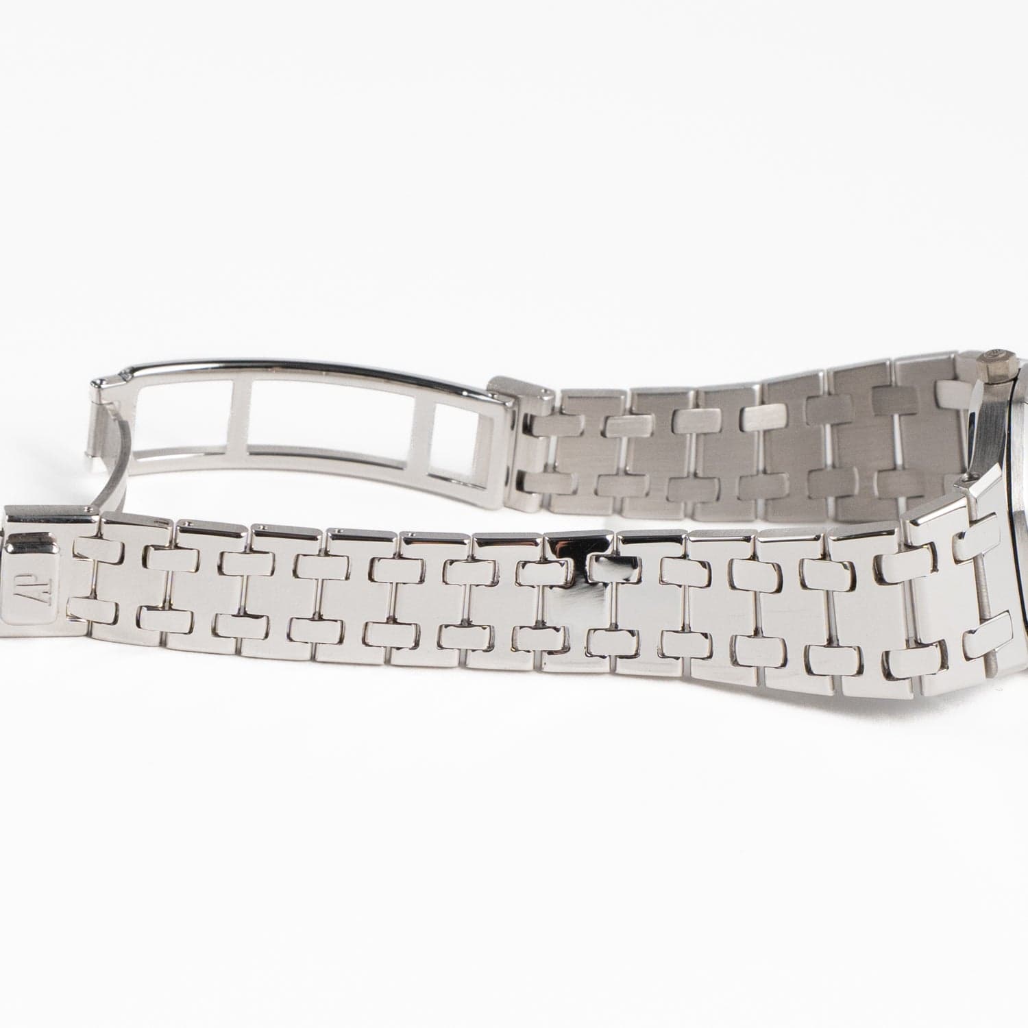 Audemars Piguet Royal Oak 67371BC/093 'Ladies' White Gold Blue Mother of Pearl Diamond Dial Diamond Bezel Quartz (2002)