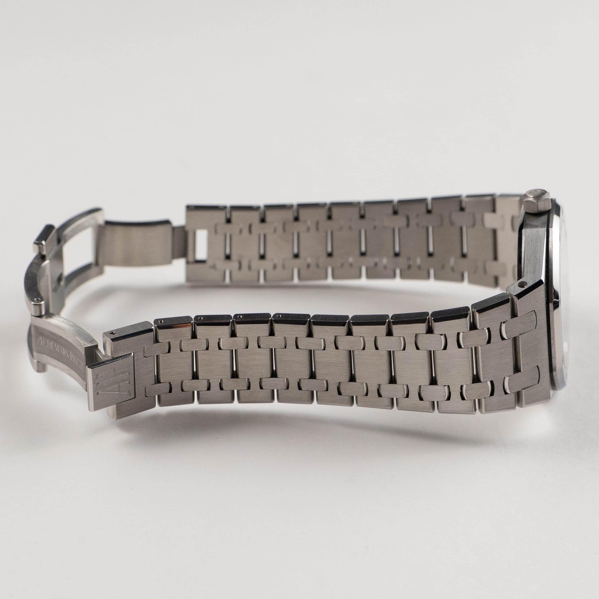 Audemars Piguet Royal Oak 67650ST.OO.1261ST.01 'Ladies' Stainless Steel Black Dial Quartz (2021)