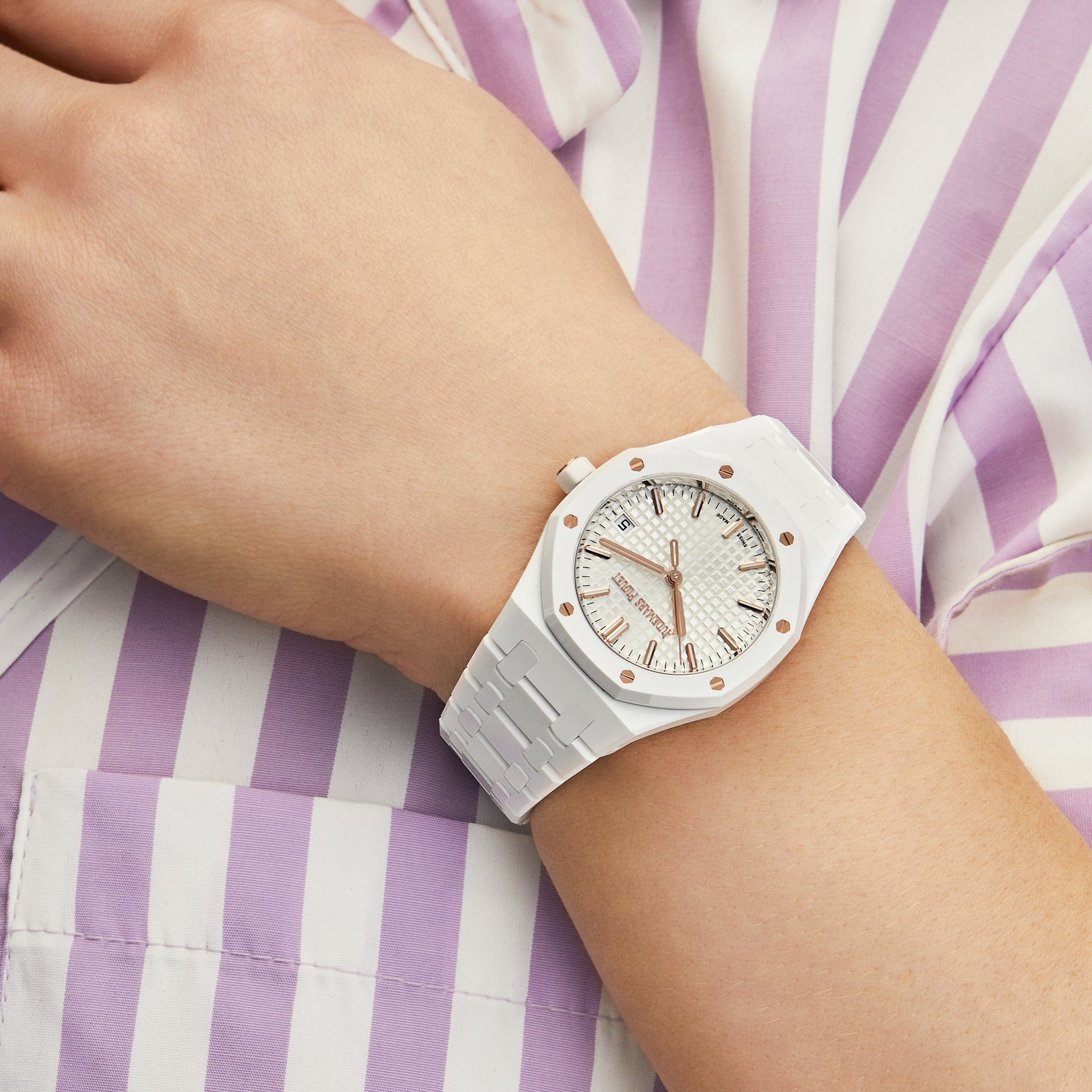 audemars-piguet-royal-oak-77350cb-oo-1266cb-01-ladies-white-ceramic-2023-audemars-piguet-1255792570.jpg