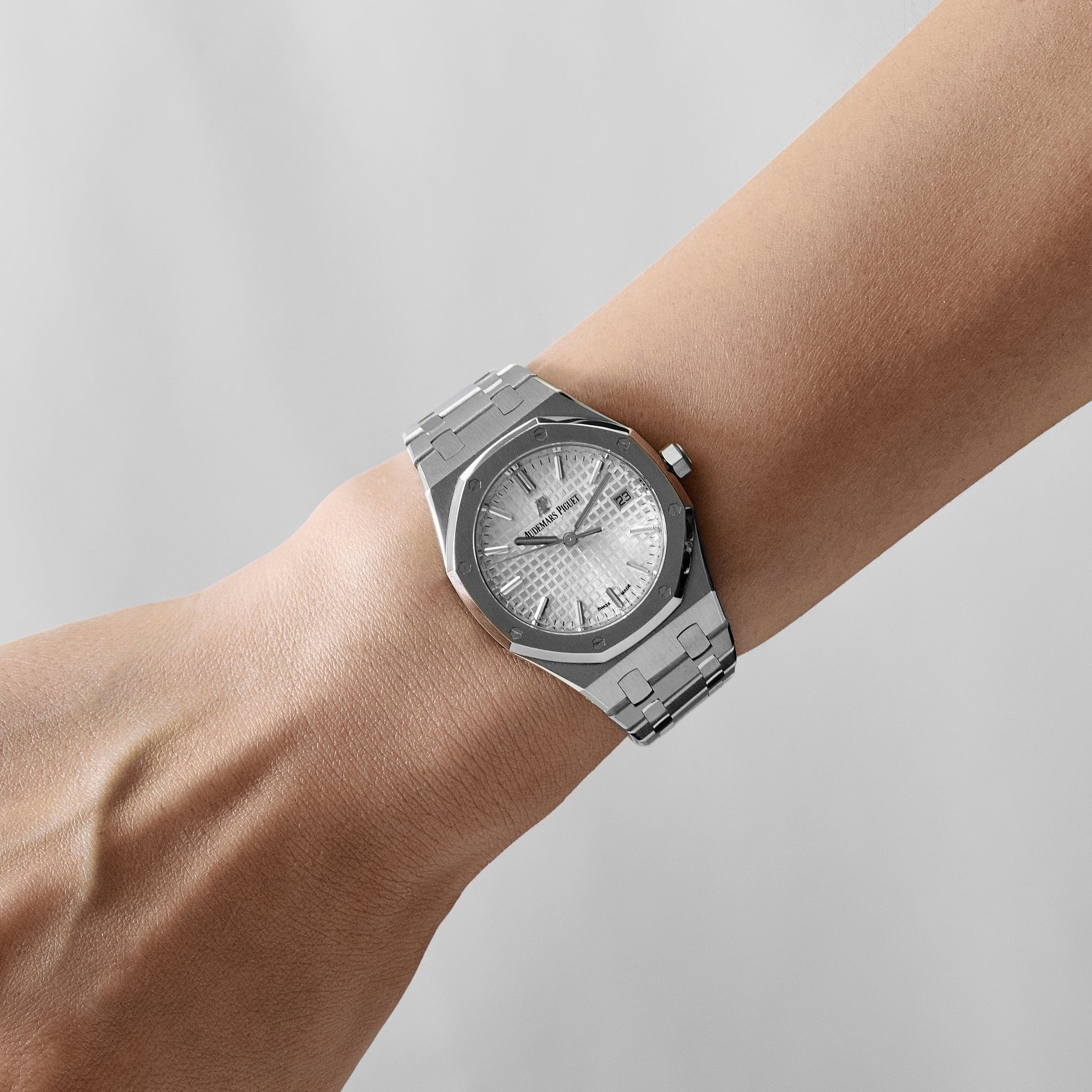 audemars-piguet-royal-oak-77350st-oo-1261st-01-stainless-steel-silver-toned-dial-2021-audemars-piguet-1254214870.jpg