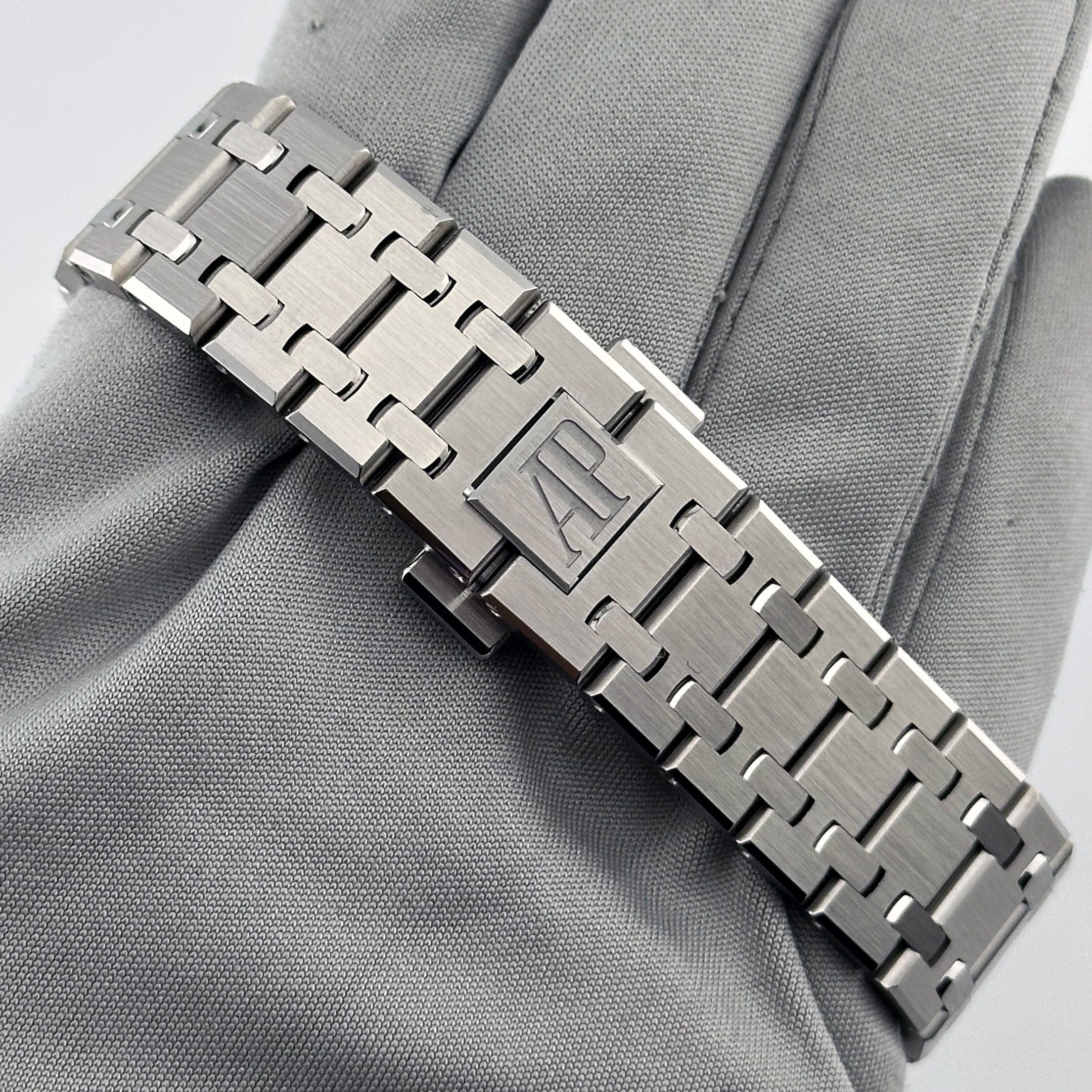 Audemars Piguet Royal Oak 77350ST.OO.1261ST.01  Stainless Steel Silver-toned  Dial (2024)