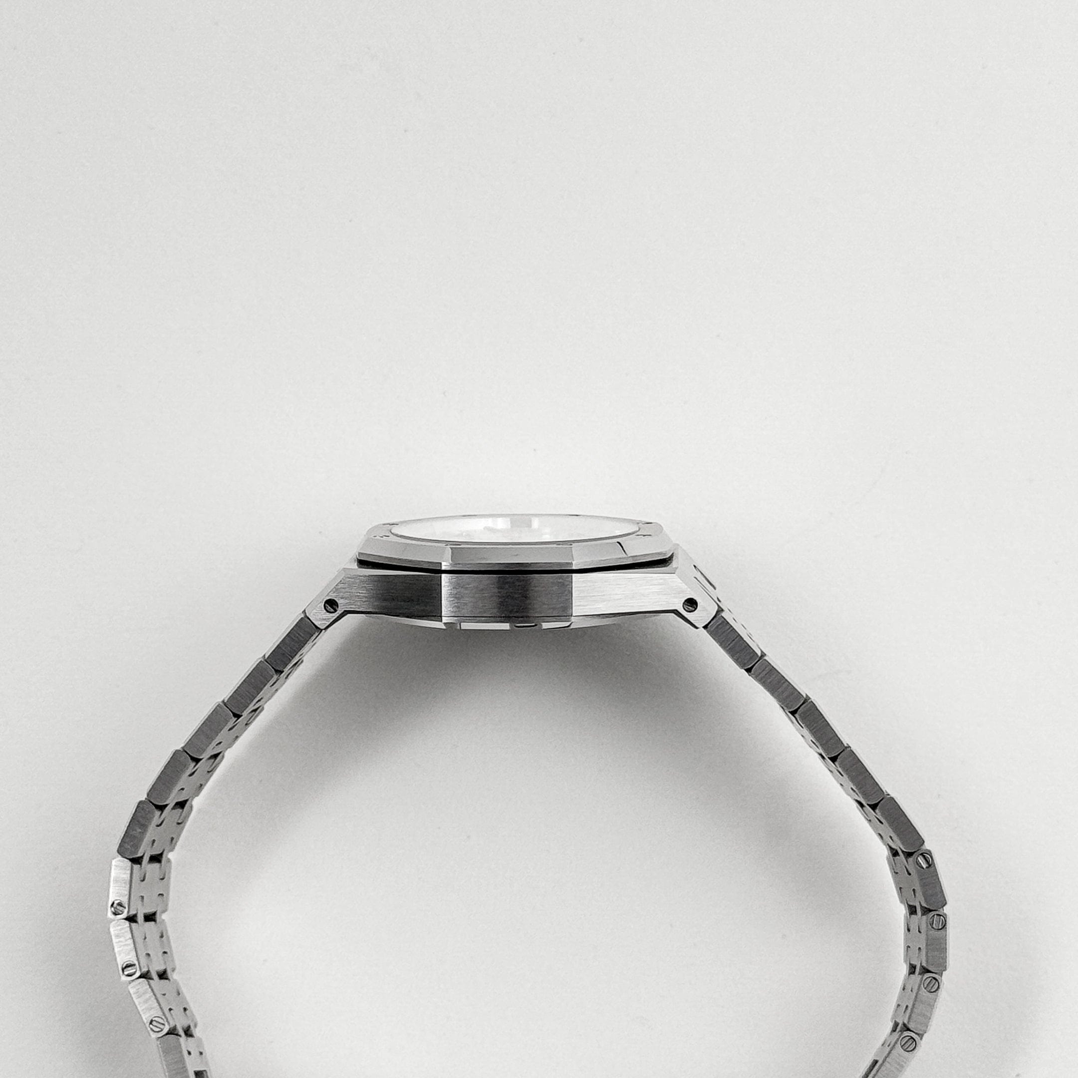 Audemars Piguet Royal Oak 77450ST.OO.1361ST.02 Stainless Steel Silver-Toned Dial (2025)