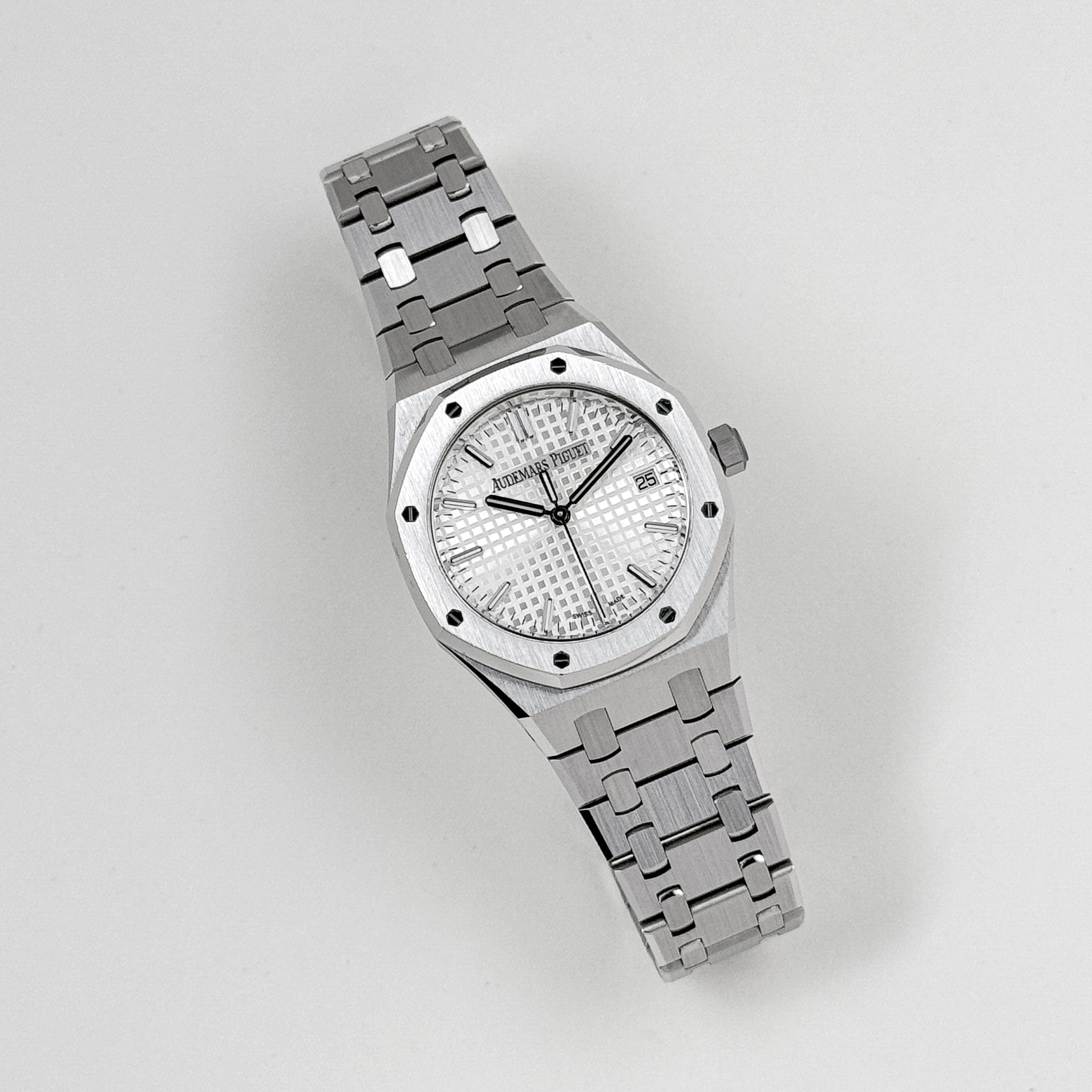 Audemars Piguet Royal Oak 77450ST.OO.1361ST.02 Stainless Steel Silver-Toned Dial (2025)