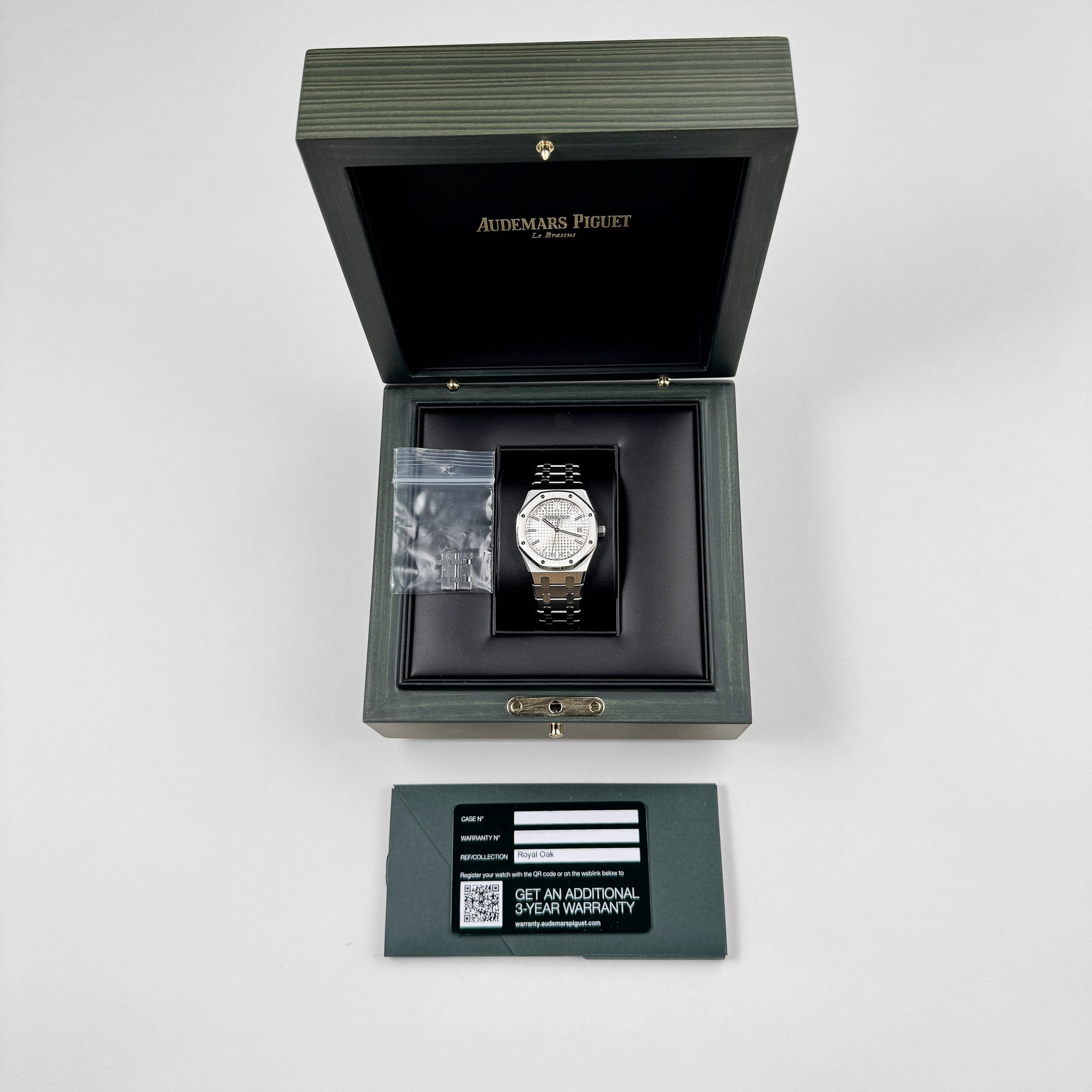 Audemars Piguet Royal Oak 77450ST.OO.1361ST.02 Stainless Steel Silver-Toned Dial (2025)